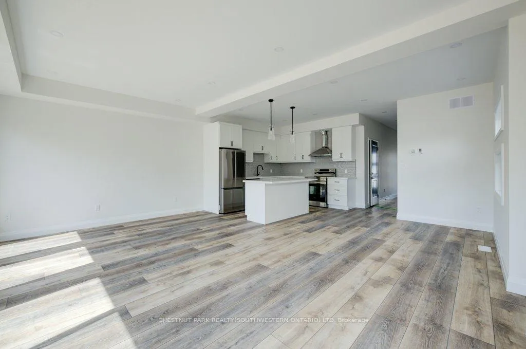 Photo 11 of 575 Guelph Street, Kitchener — HOMEH