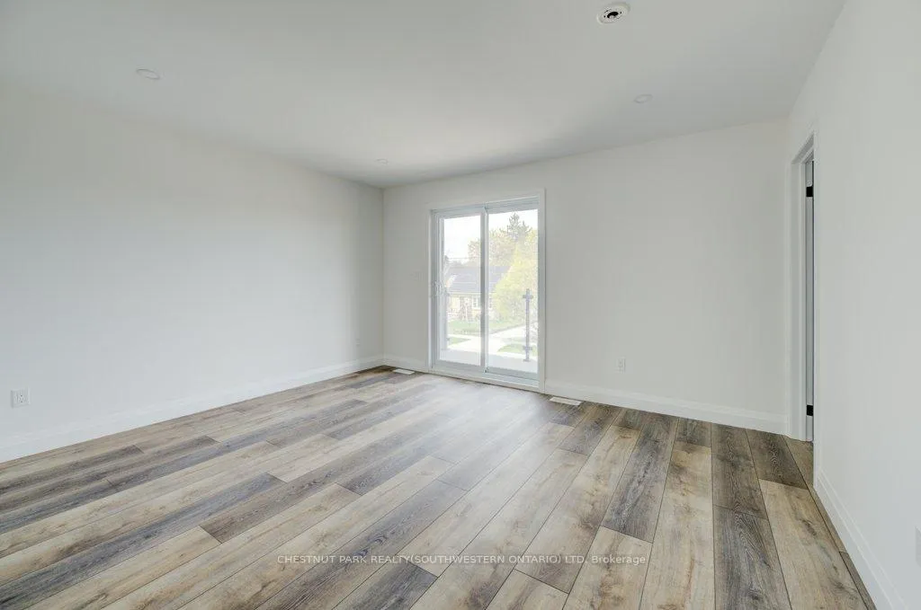 Photo 12 of 575 Guelph Street, Kitchener — HOMEH