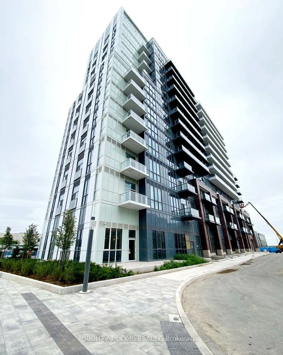 Photo 1 of Unit 1006, 60 Honeycrisp Crescent, Vaughan, Vaughan Corporate Centre — HOMEH