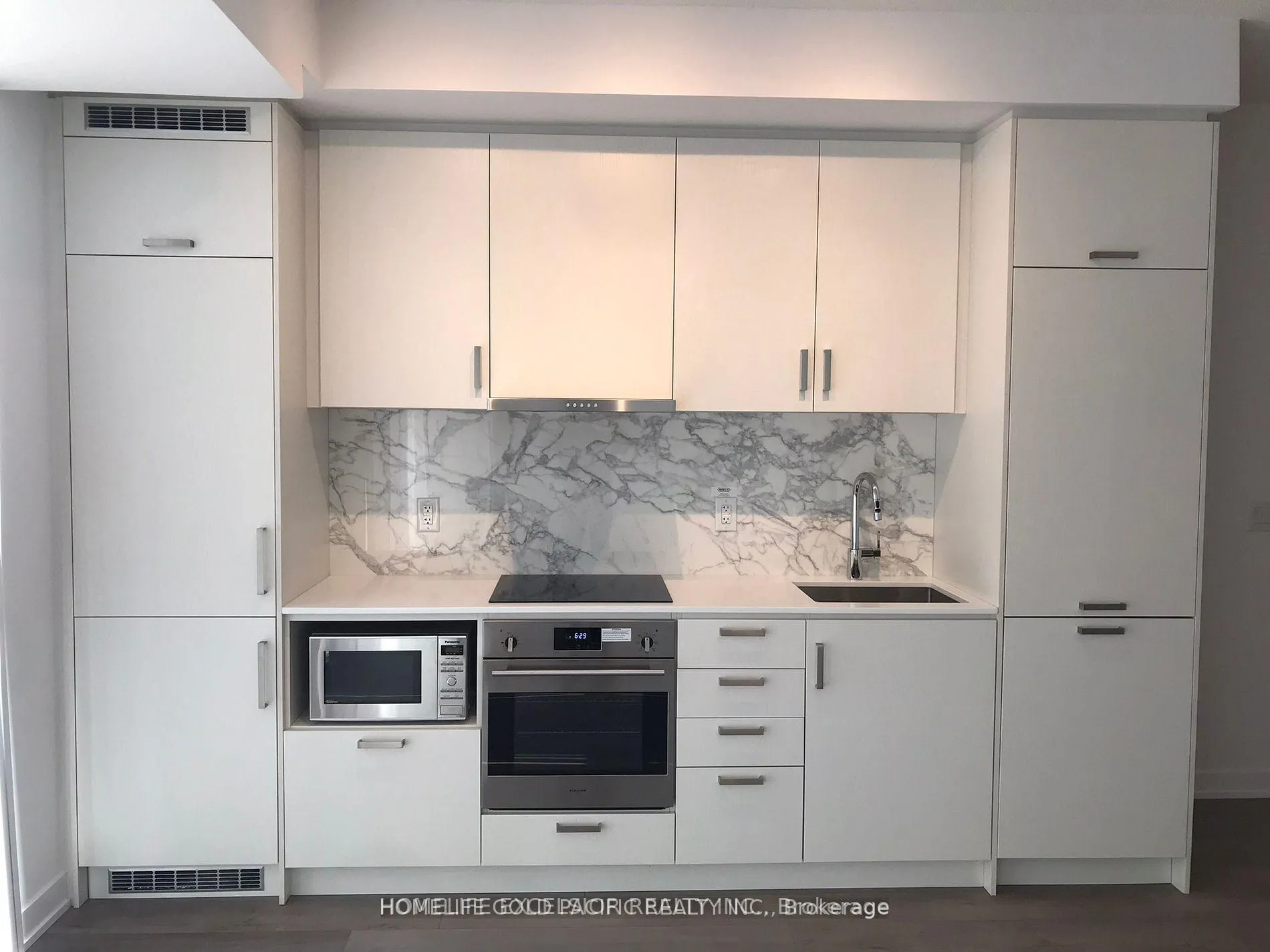 Photo 4 of Unit 1006, 60 Honeycrisp Crescent, Vaughan, Vaughan Corporate Centre — HOMEH