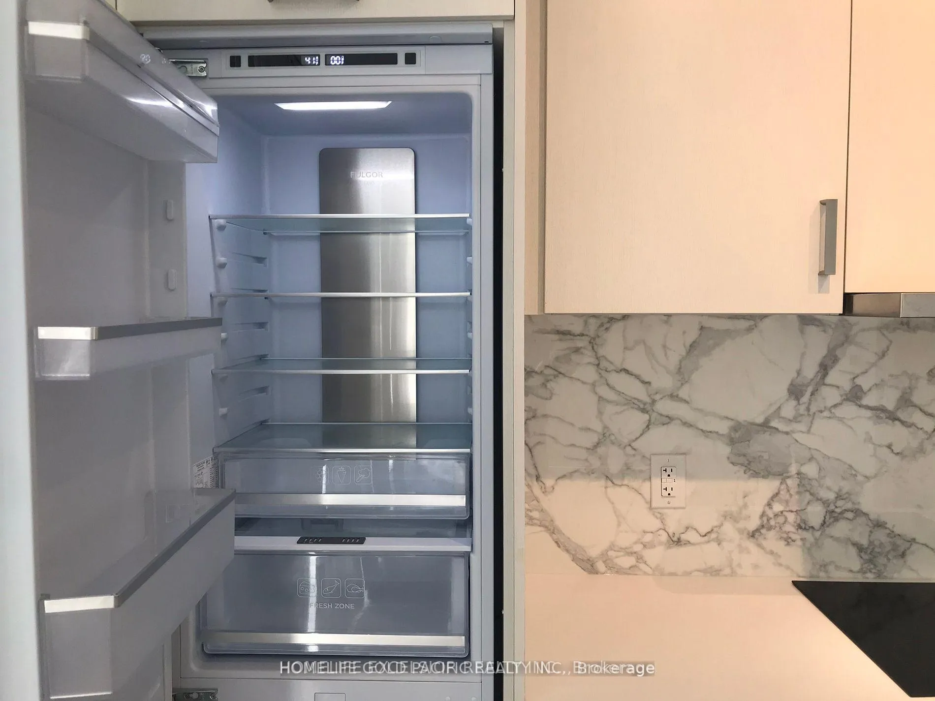 Photo 6 of Unit 1006, 60 Honeycrisp Crescent, Vaughan, Vaughan Corporate Centre — HOMEH