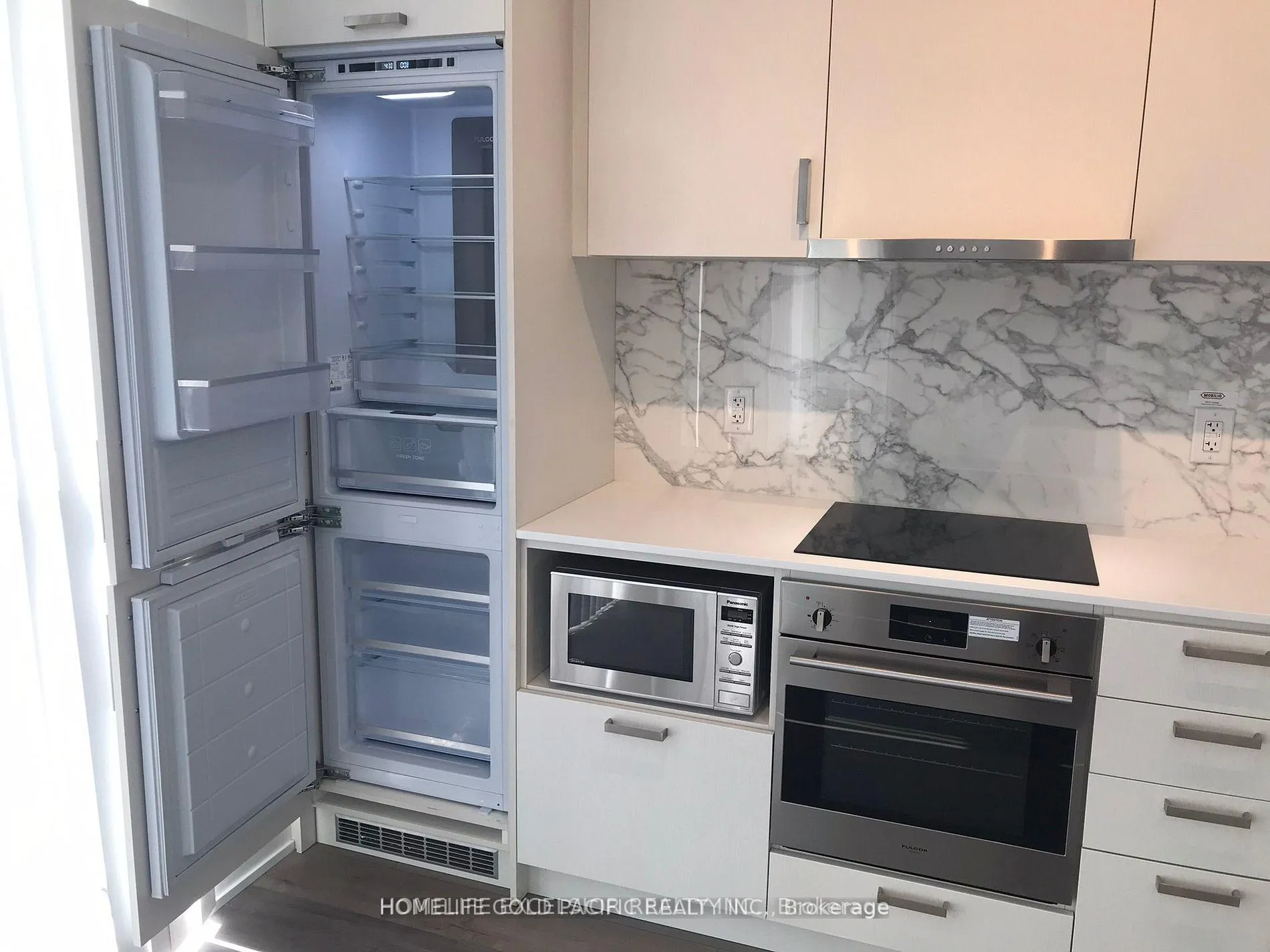 Photo 8 of Unit 1006, 60 Honeycrisp Crescent, Vaughan, Vaughan Corporate Centre — HOMEH