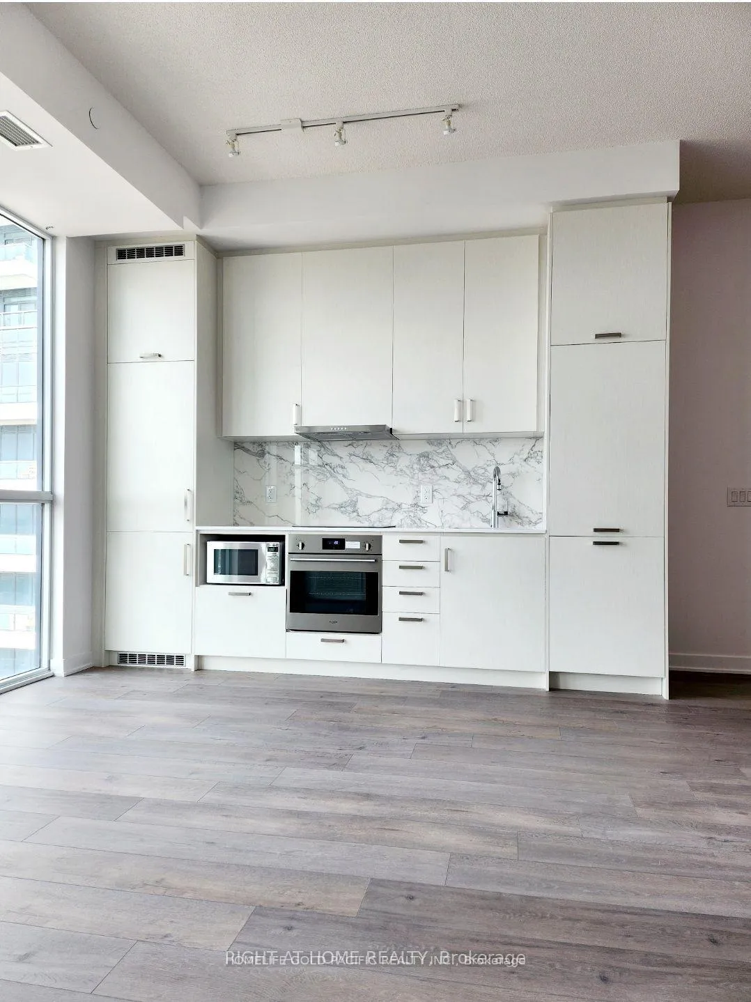 Photo 15 of Unit 1006, 60 Honeycrisp Crescent, Vaughan, Vaughan Corporate Centre — HOMEH