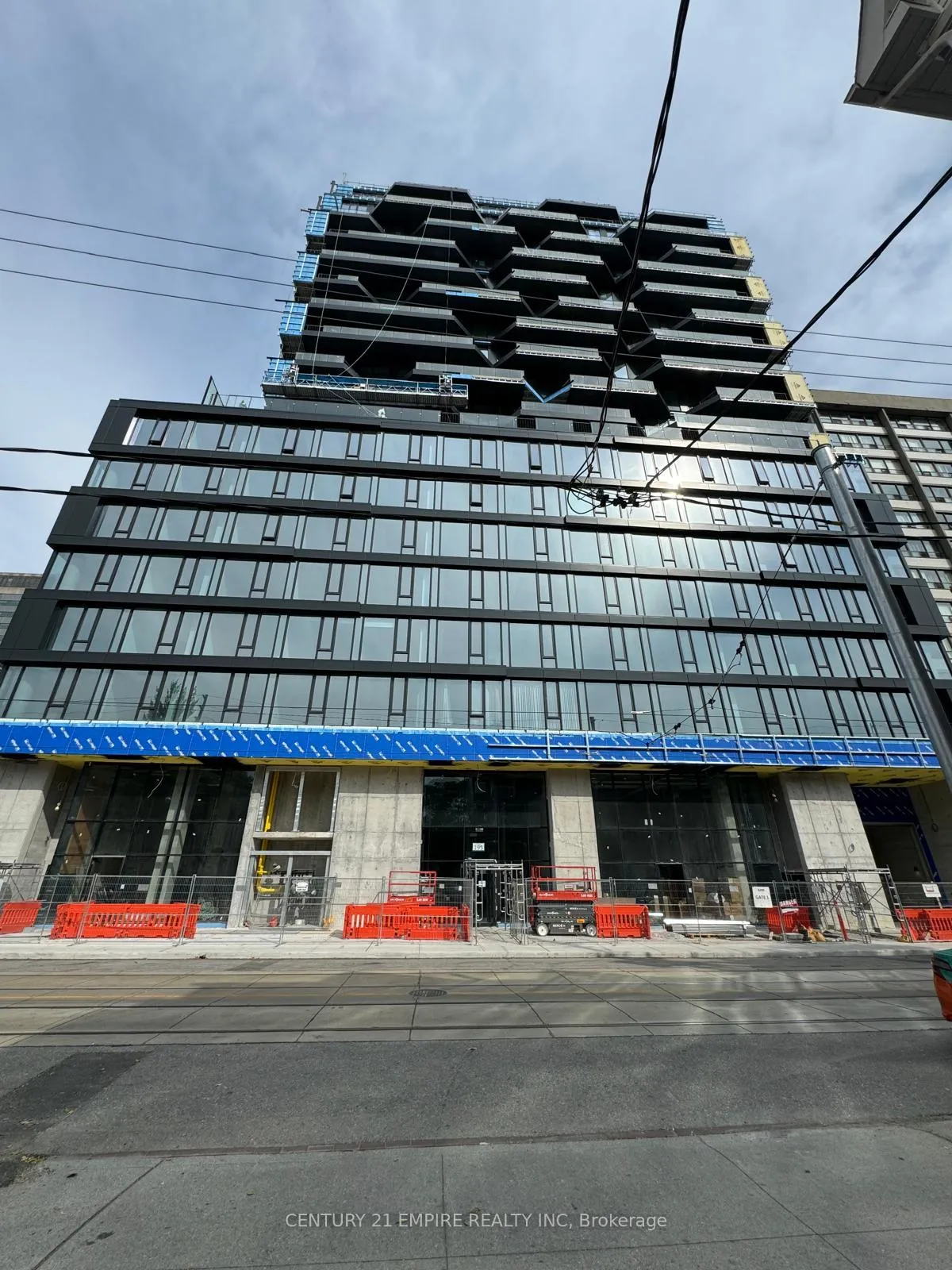 Front of Unit 414, 195 McCaul Street