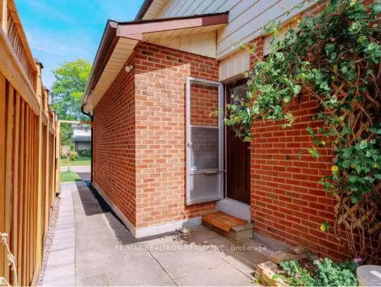 Photo 10 of Unit Bsmt, 49 Summerfeldt Crescent, Markham, Unionville — HOMEH