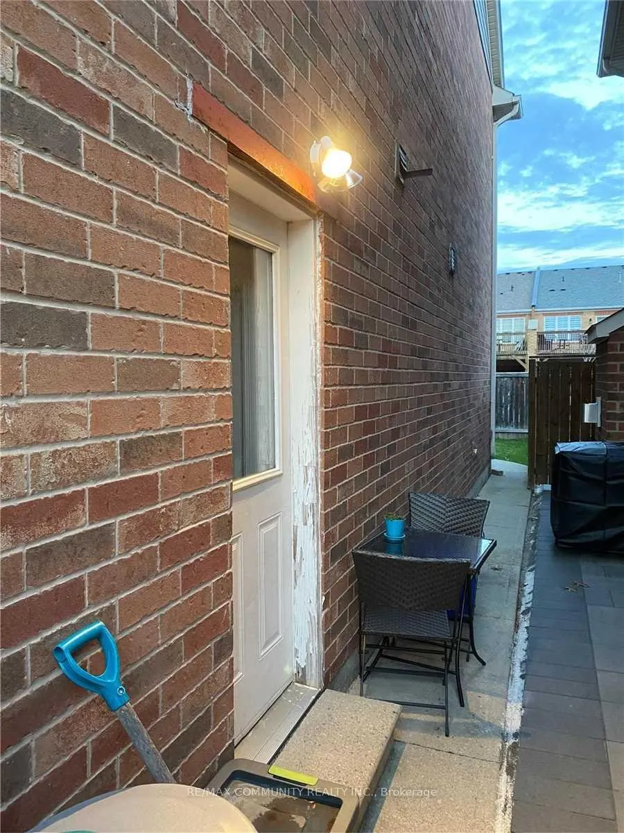 Photo 2 of 5 Peony Street, Markham, Cornell — HOMEH