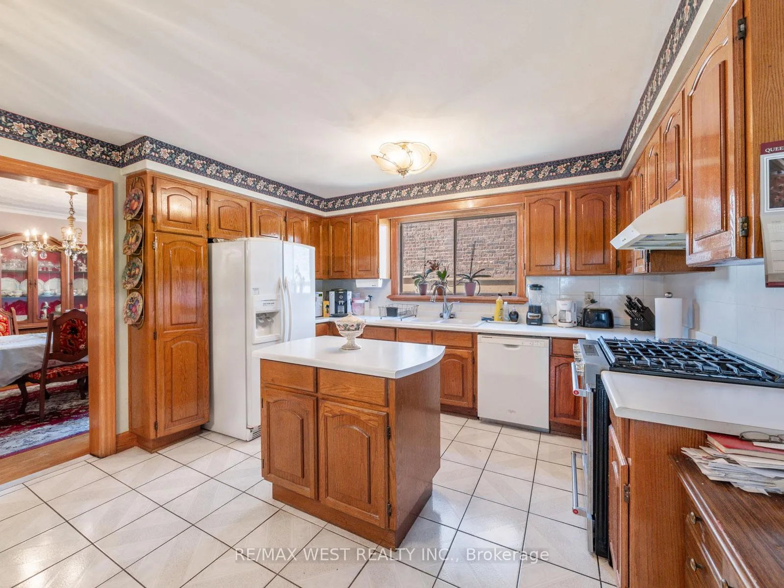 Photo 11 of 96 Wigwoss Drive S, Vaughan, East Woodbridge — HOMEH