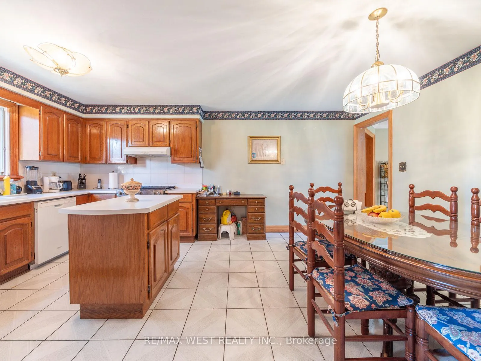Photo 13 of 96 Wigwoss Drive S, Vaughan, East Woodbridge — HOMEH