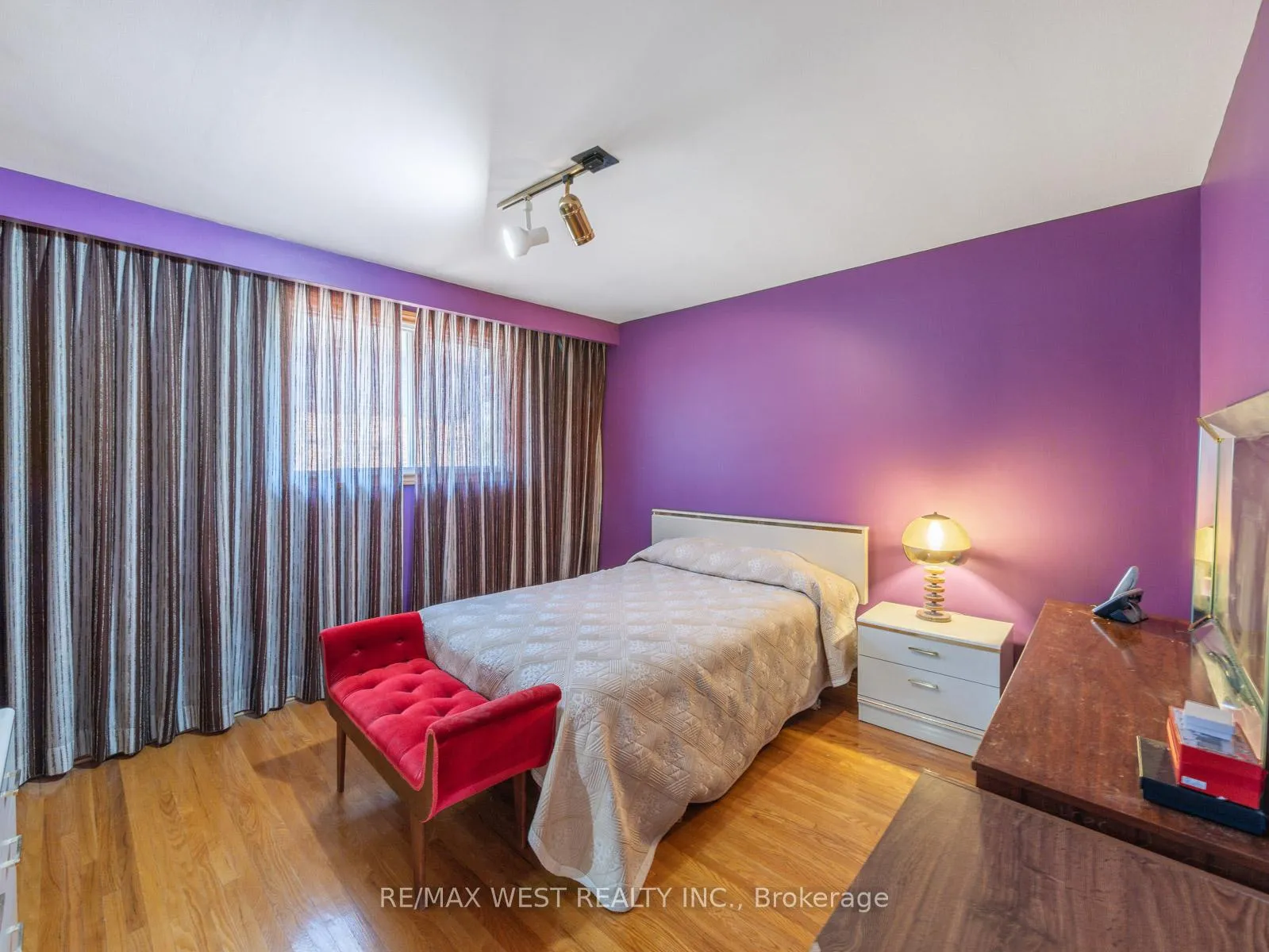 Photo 23 of 96 Wigwoss Drive S, Vaughan, East Woodbridge — HOMEH