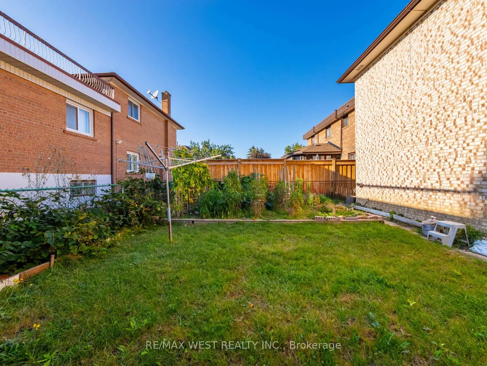 Photo 27 of 96 Wigwoss Drive S, Vaughan, East Woodbridge — HOMEH