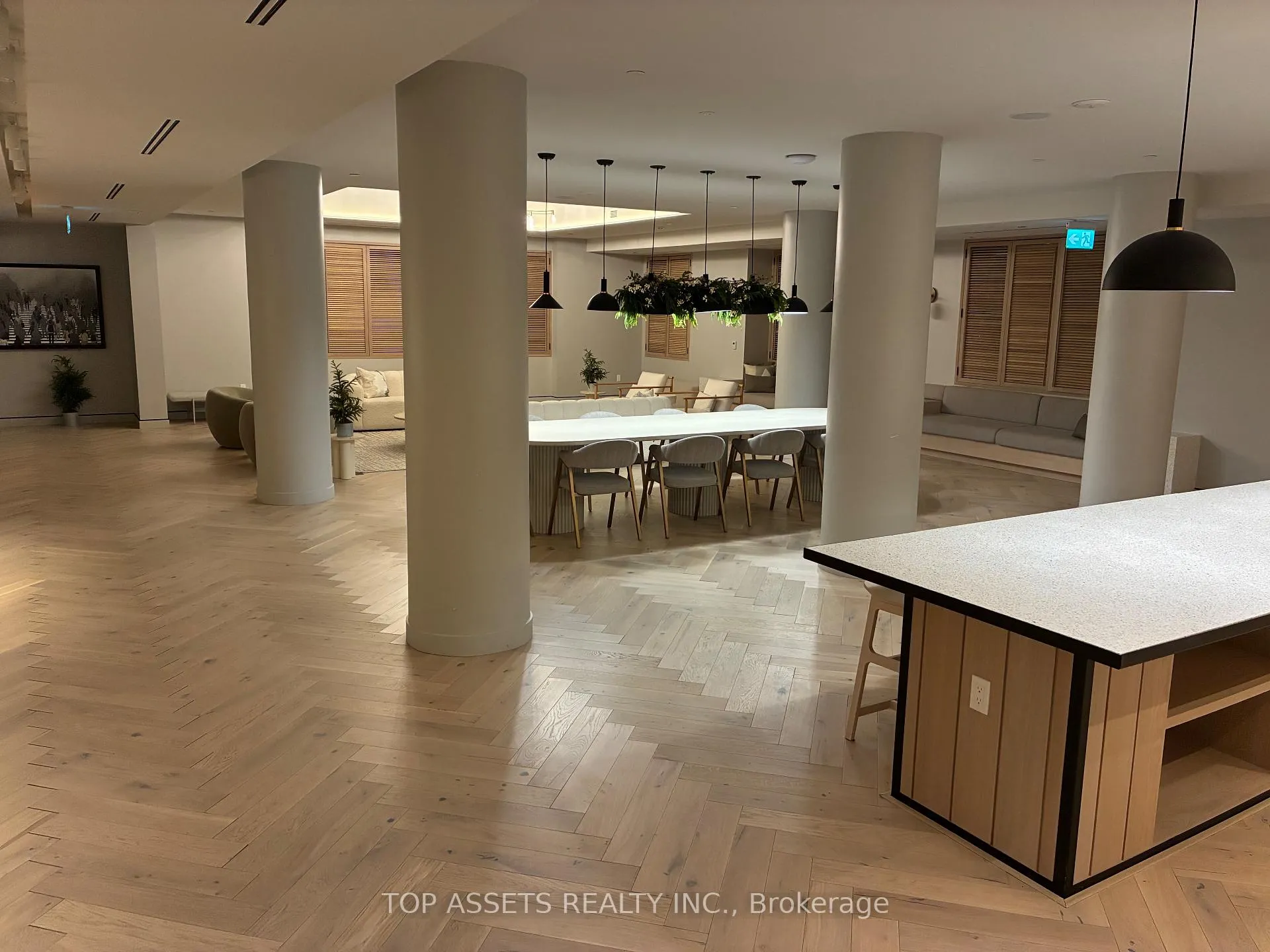 Photo 5 of Unit 4701, 8 Interchange Way, Vaughan, Vaughan Corporate Centre — HOMEH