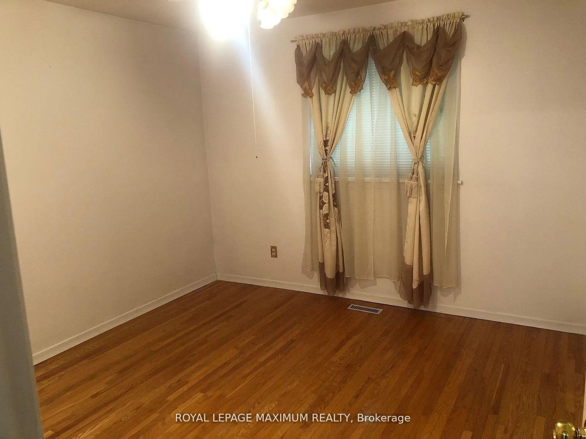 Photo 17 of 22 Diana Drive, King, Nobleton — HOMEH
