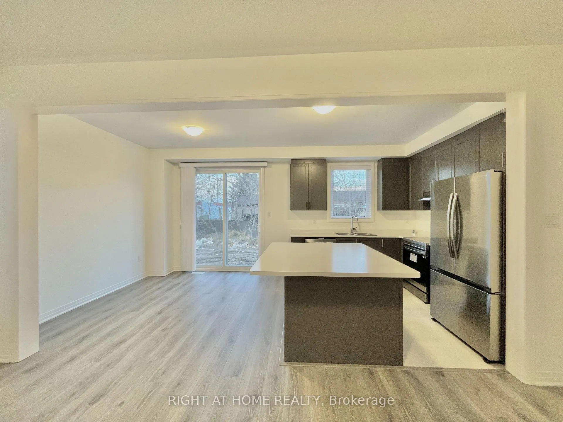 Photo 5 of 65 Kirkwood Way, Barrie, Rural Barrie Southeast — HOMEH