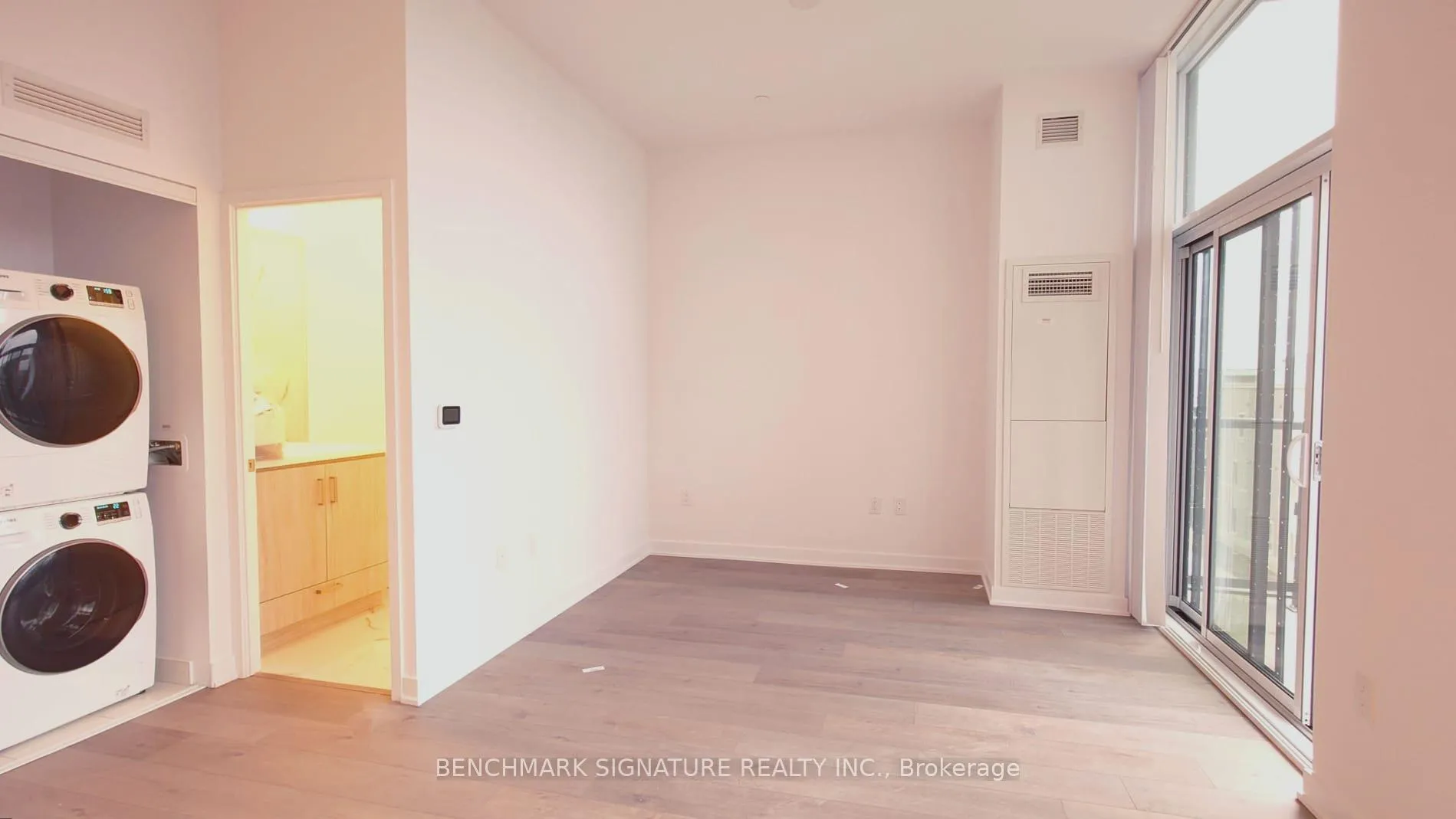 Photo 2 of Unit 306, 60 Honeycrisp Crescent, Vaughan, Concord — HOMEH