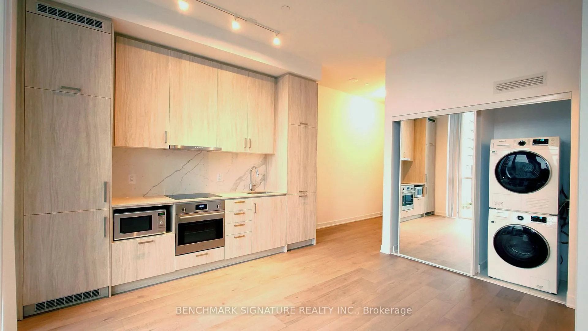 Photo 3 of Unit 306, 60 Honeycrisp Crescent, Vaughan, Concord — HOMEH