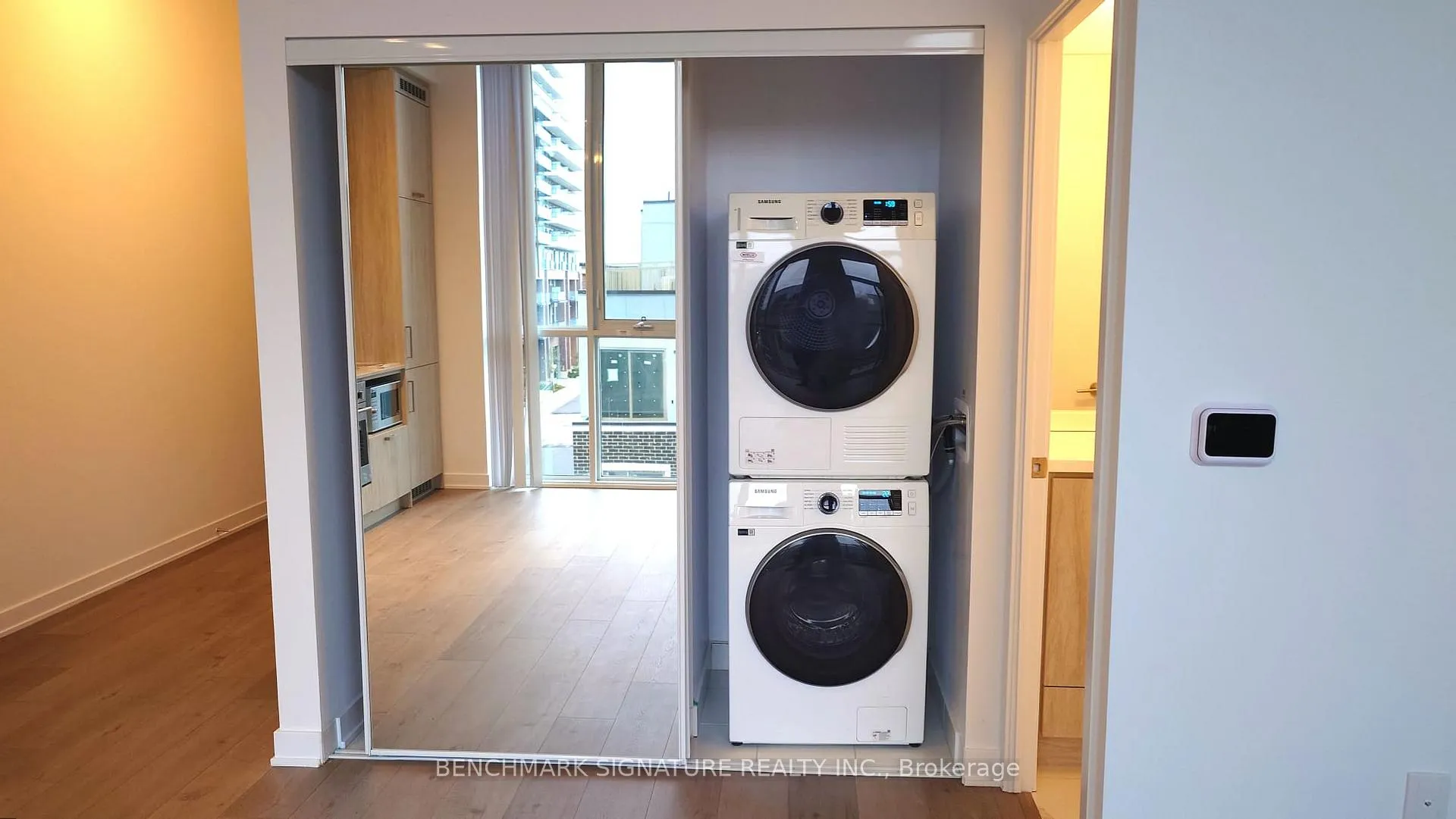 Photo 4 of Unit 306, 60 Honeycrisp Crescent, Vaughan, Concord — HOMEH
