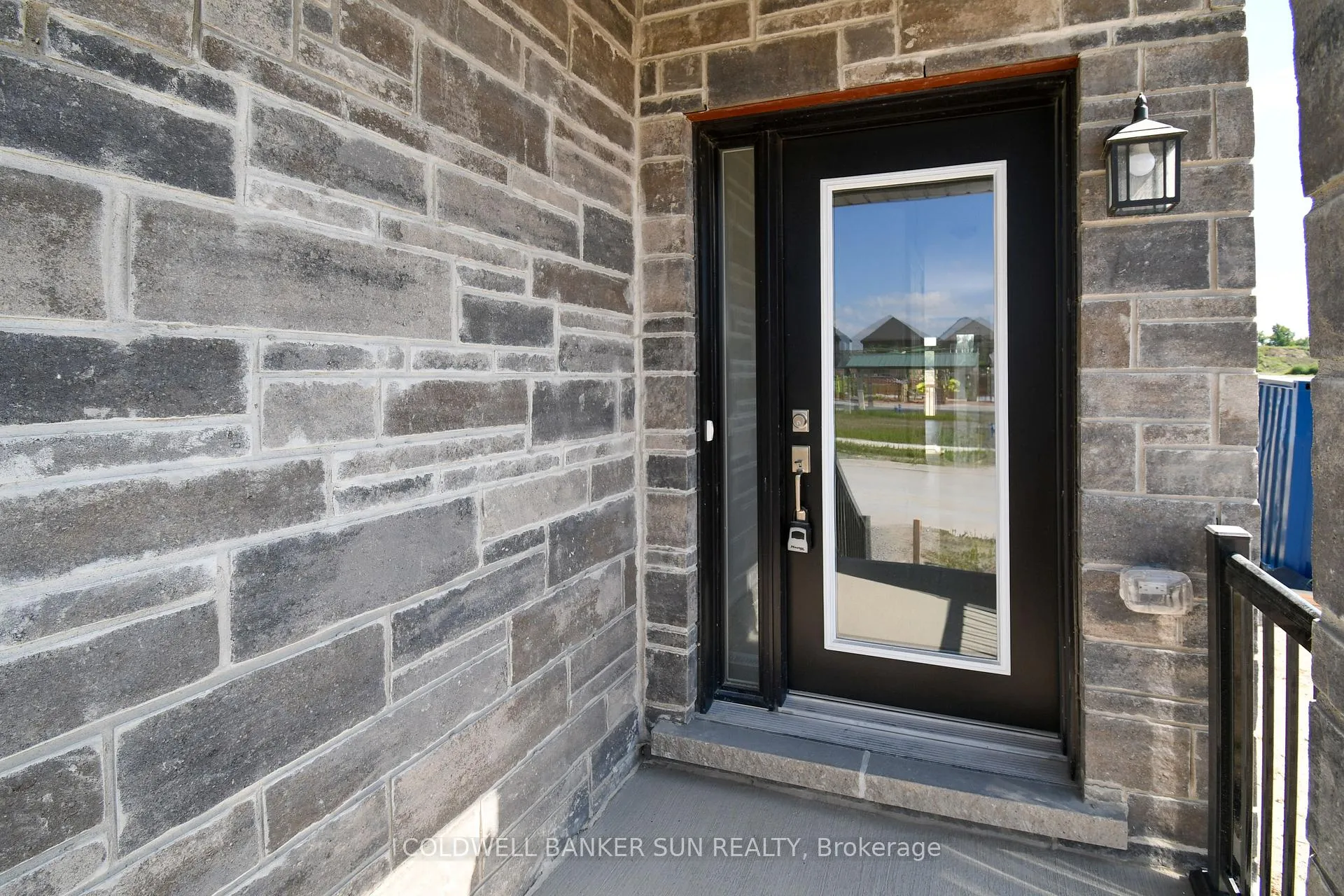 Photo 4 of 3 Gateway Drive, Barrie, Rural Barrie Southeast — HOMEH