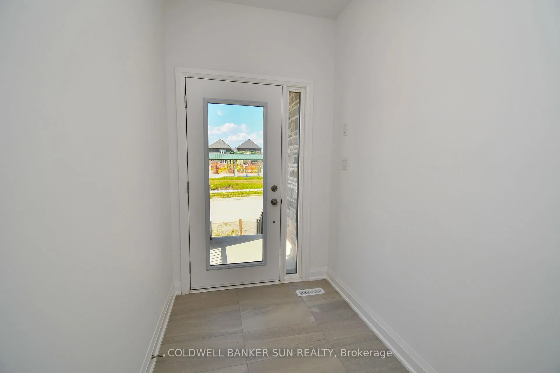 Photo 5 of 3 Gateway Drive, Barrie, Rural Barrie Southeast — HOMEH
