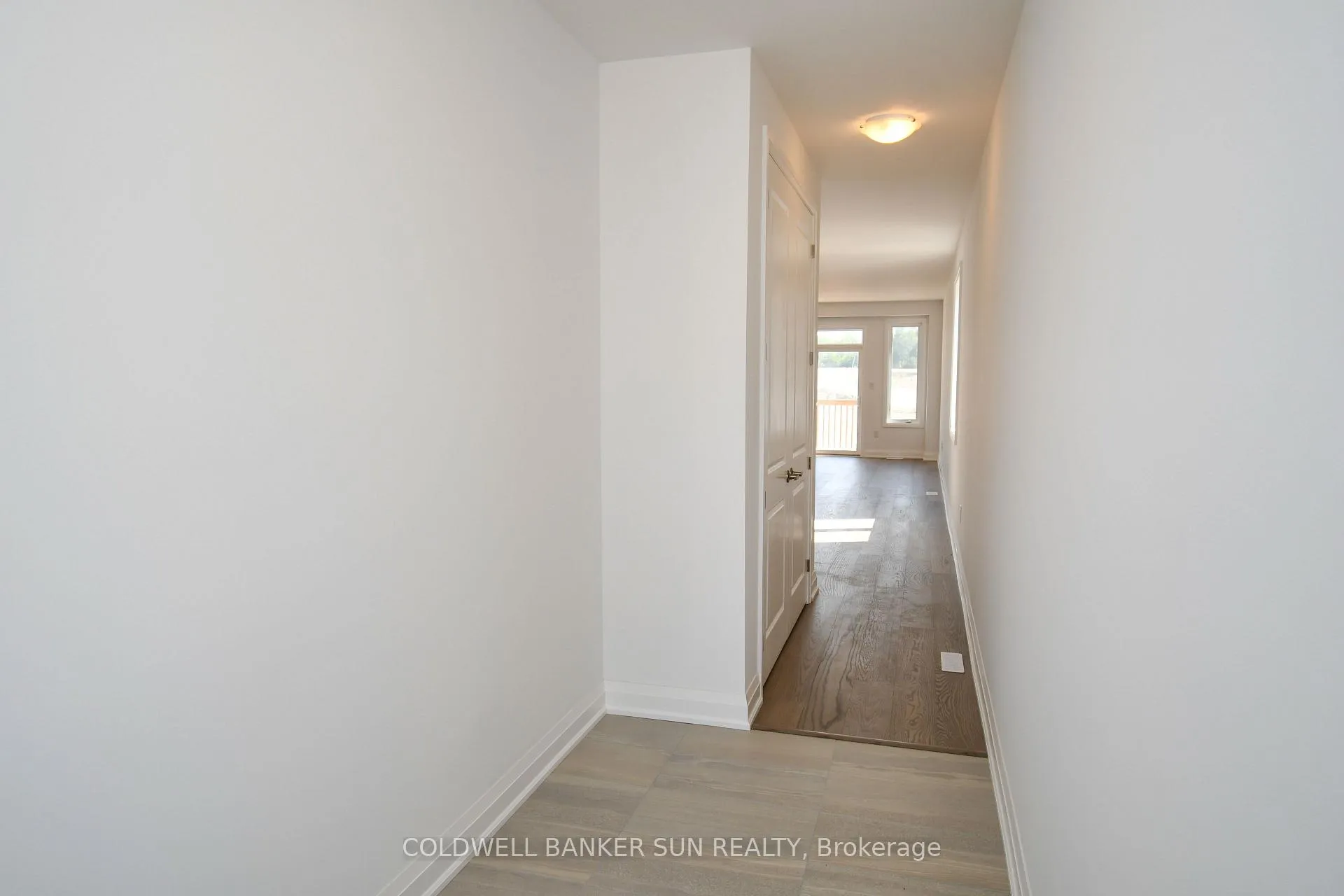 Photo 6 of 3 Gateway Drive, Barrie, Rural Barrie Southeast — HOMEH