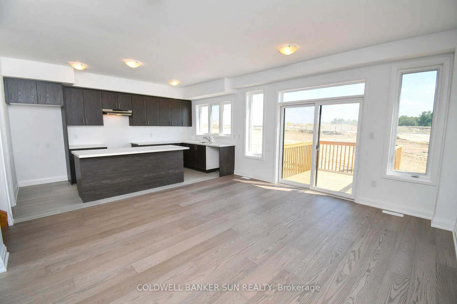 Photo 8 of 3 Gateway Drive, Barrie, Rural Barrie Southeast — HOMEH