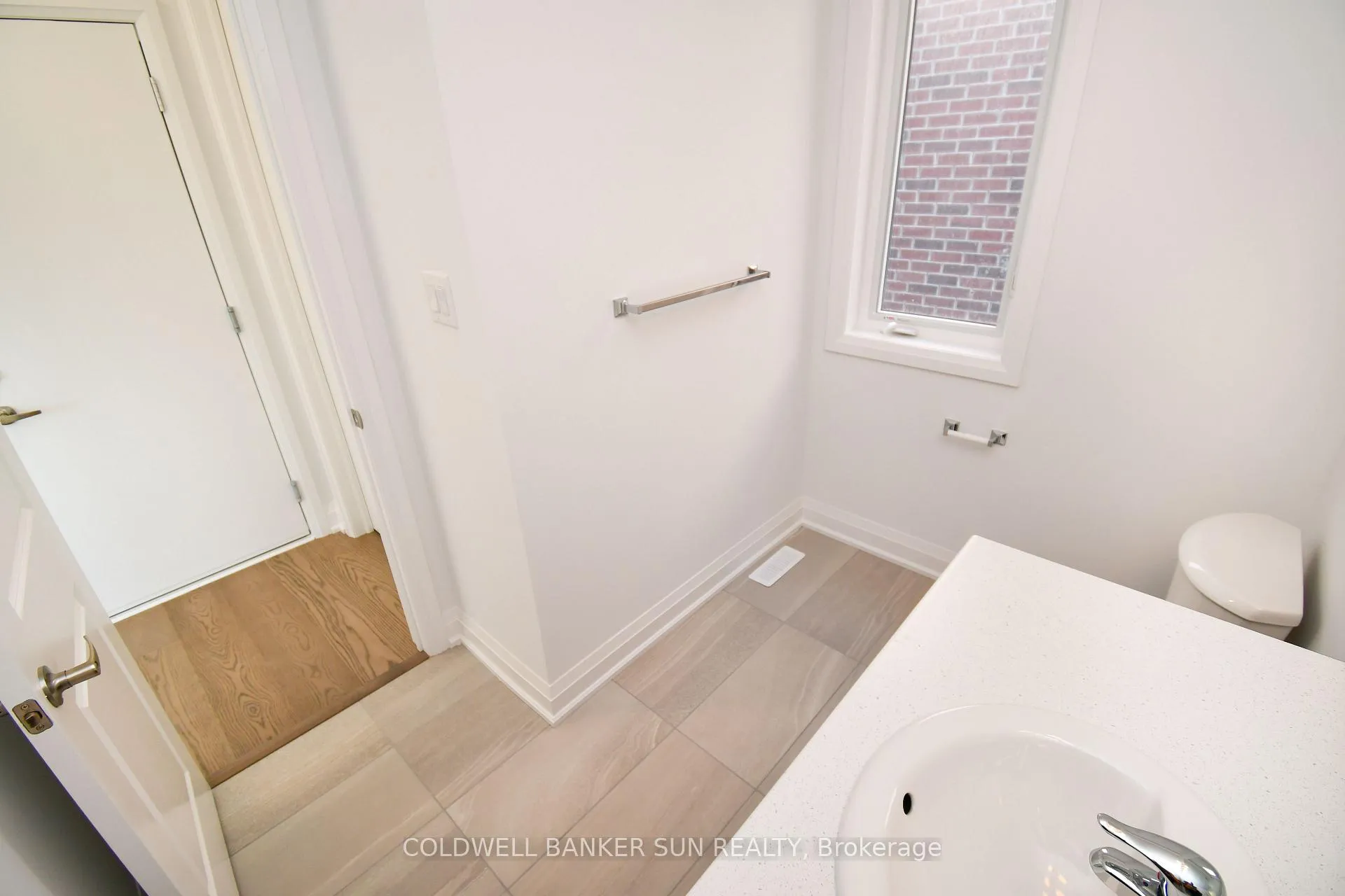 Photo 18 of 3 Gateway Drive, Barrie, Rural Barrie Southeast — HOMEH