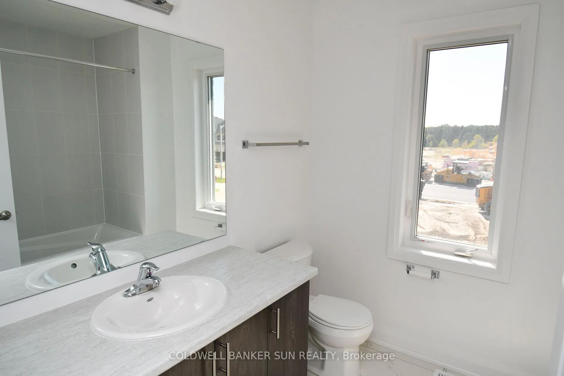 Photo 27 of 3 Gateway Drive, Barrie, Rural Barrie Southeast — HOMEH
