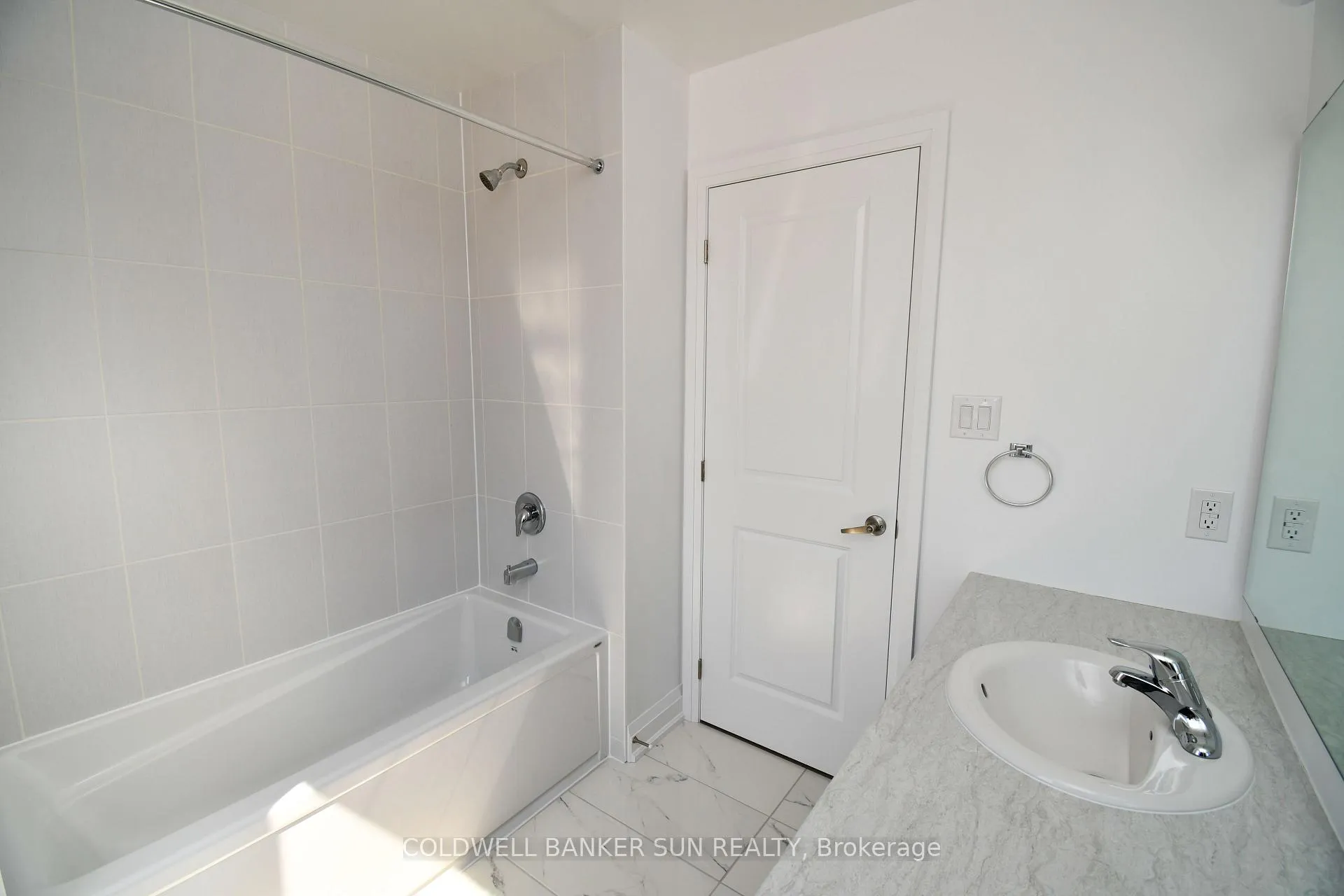 Photo 28 of 3 Gateway Drive, Barrie, Rural Barrie Southeast — HOMEH