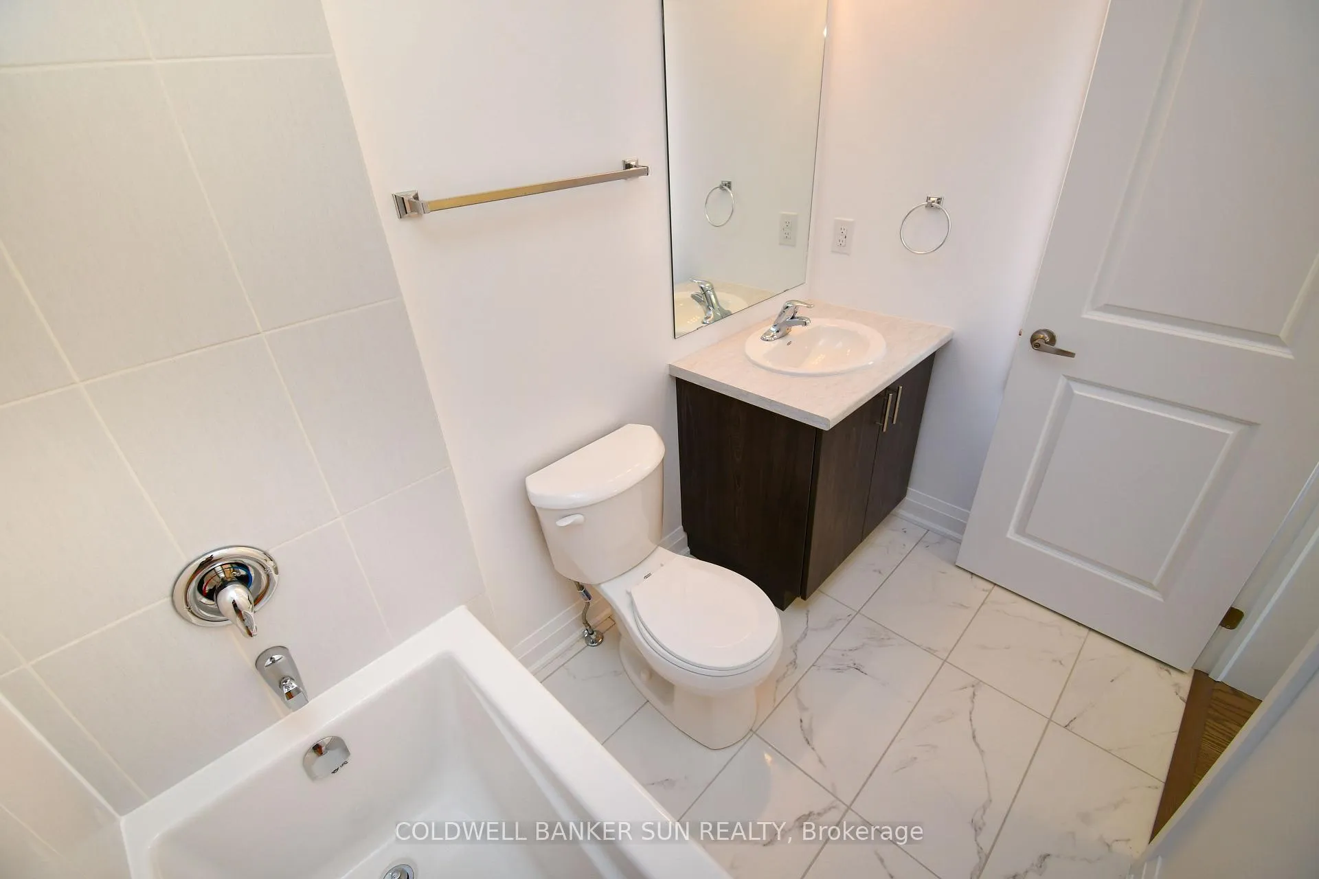 Photo 33 of 3 Gateway Drive, Barrie, Rural Barrie Southeast — HOMEH