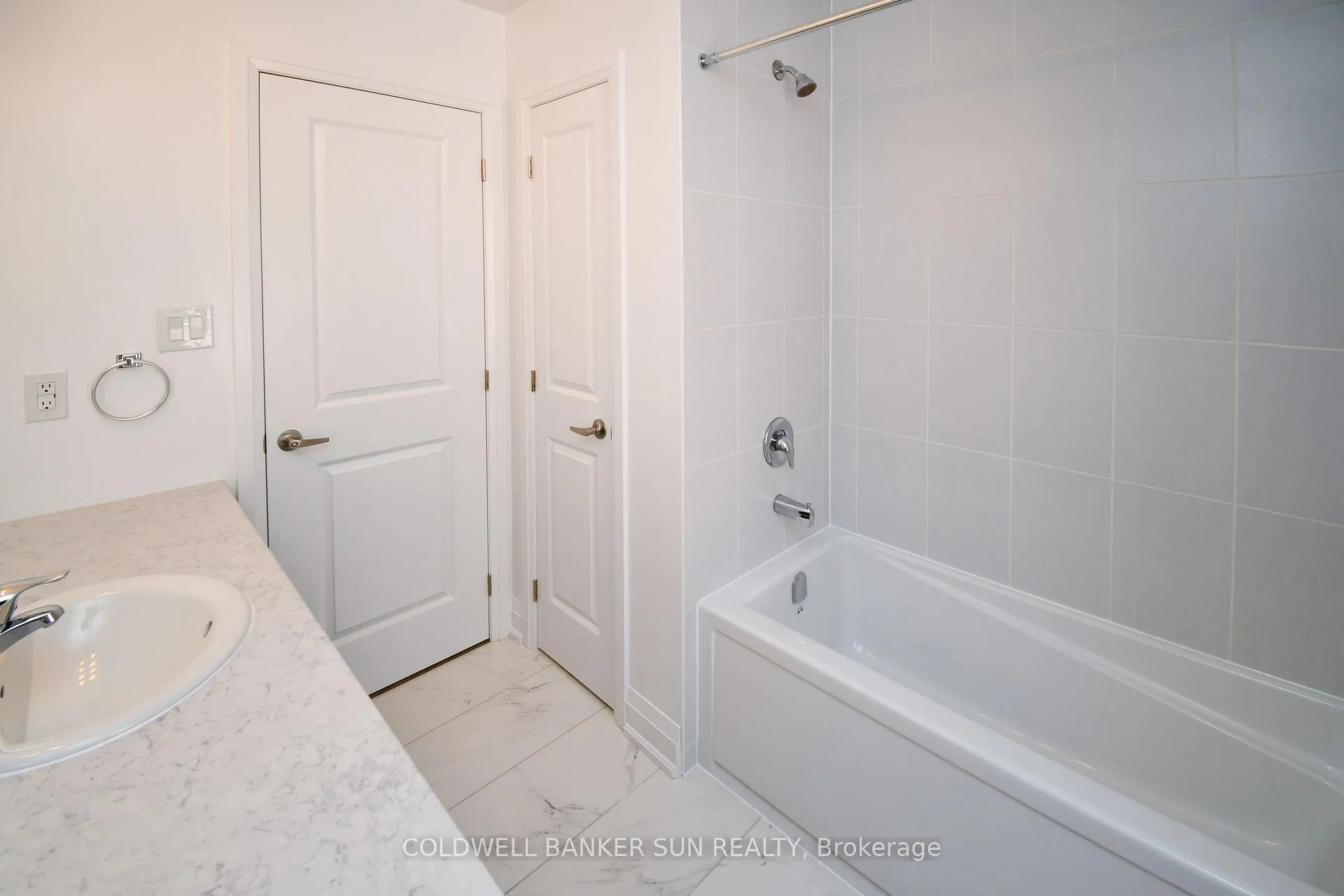 Photo 37 of 3 Gateway Drive, Barrie, Rural Barrie Southeast — HOMEH