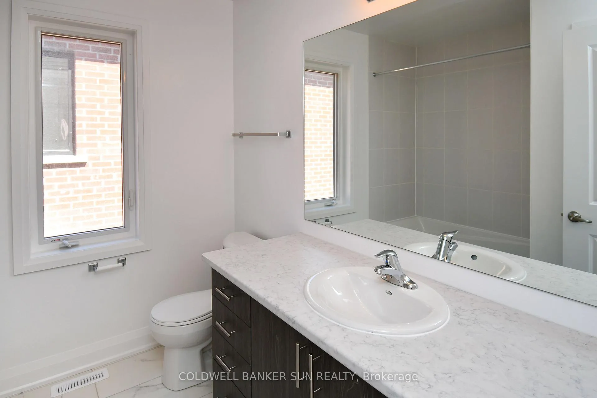Photo 38 of 3 Gateway Drive, Barrie, Rural Barrie Southeast — HOMEH