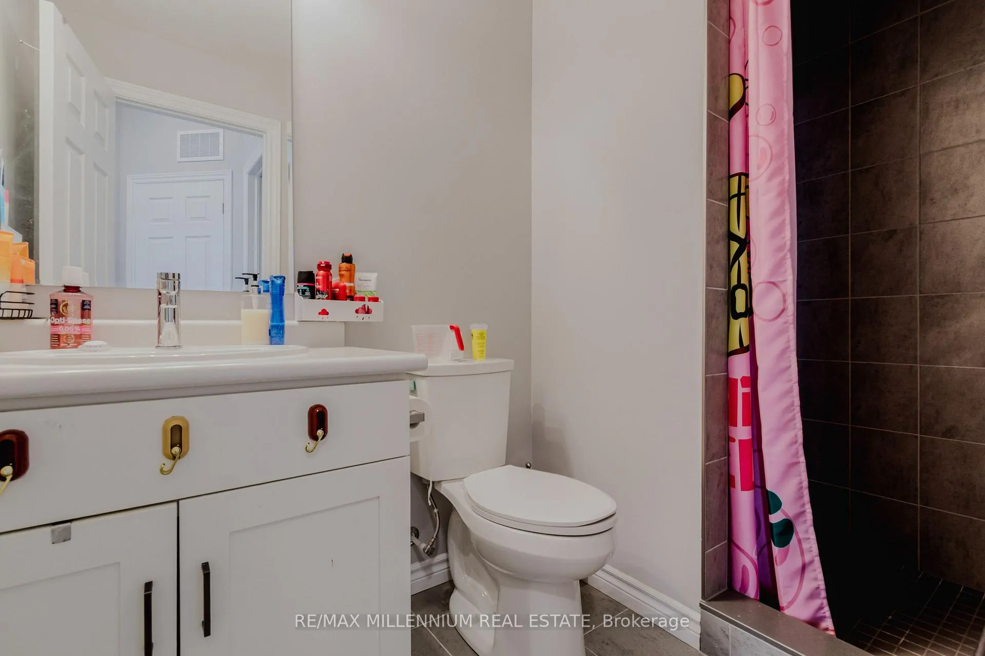 Photo 12 of 98 Lomond Lane N, Kitchener — HOMEH