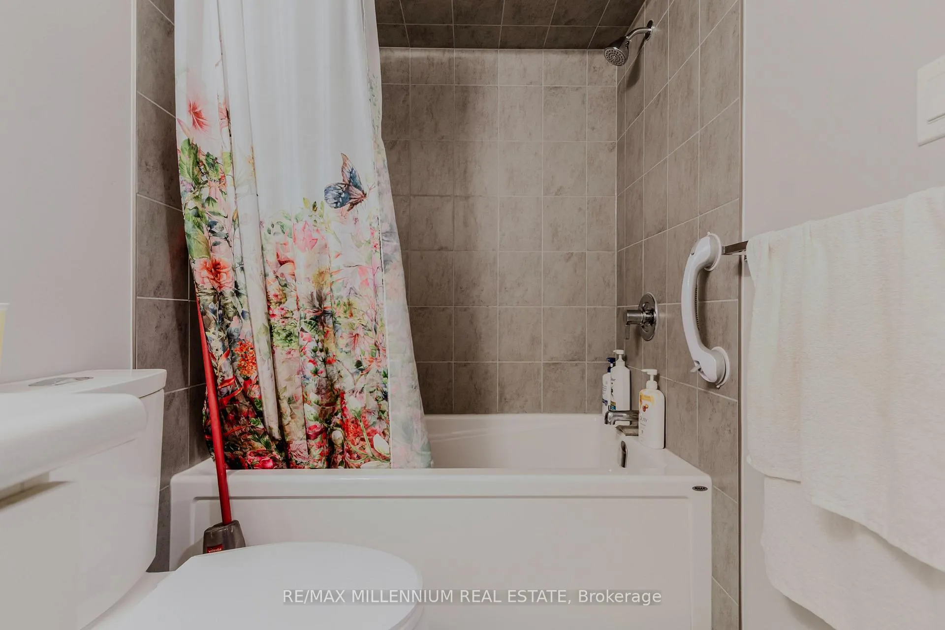 Photo 19 of 98 Lomond Lane N, Kitchener — HOMEH