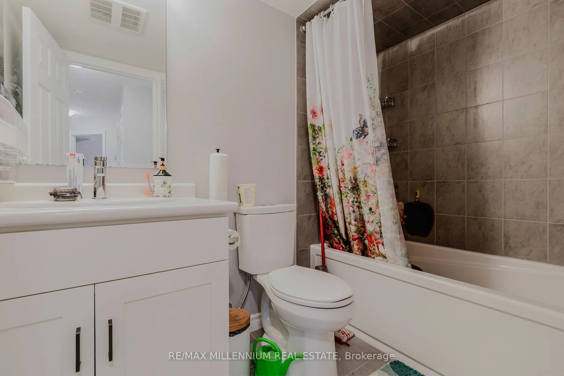 Photo 20 of 98 Lomond Lane N, Kitchener — HOMEH