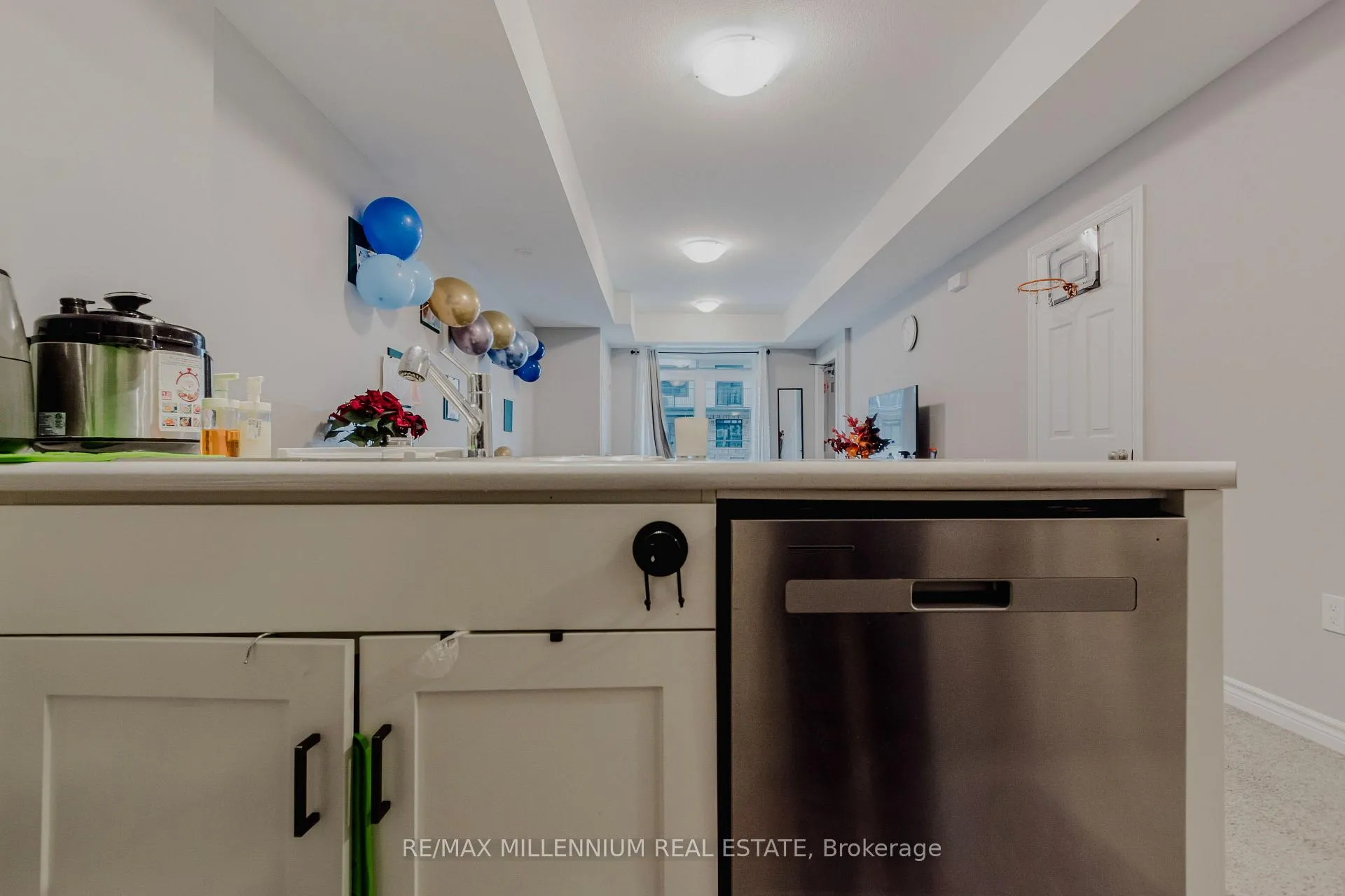 Photo 22 of 98 Lomond Lane N, Kitchener — HOMEH