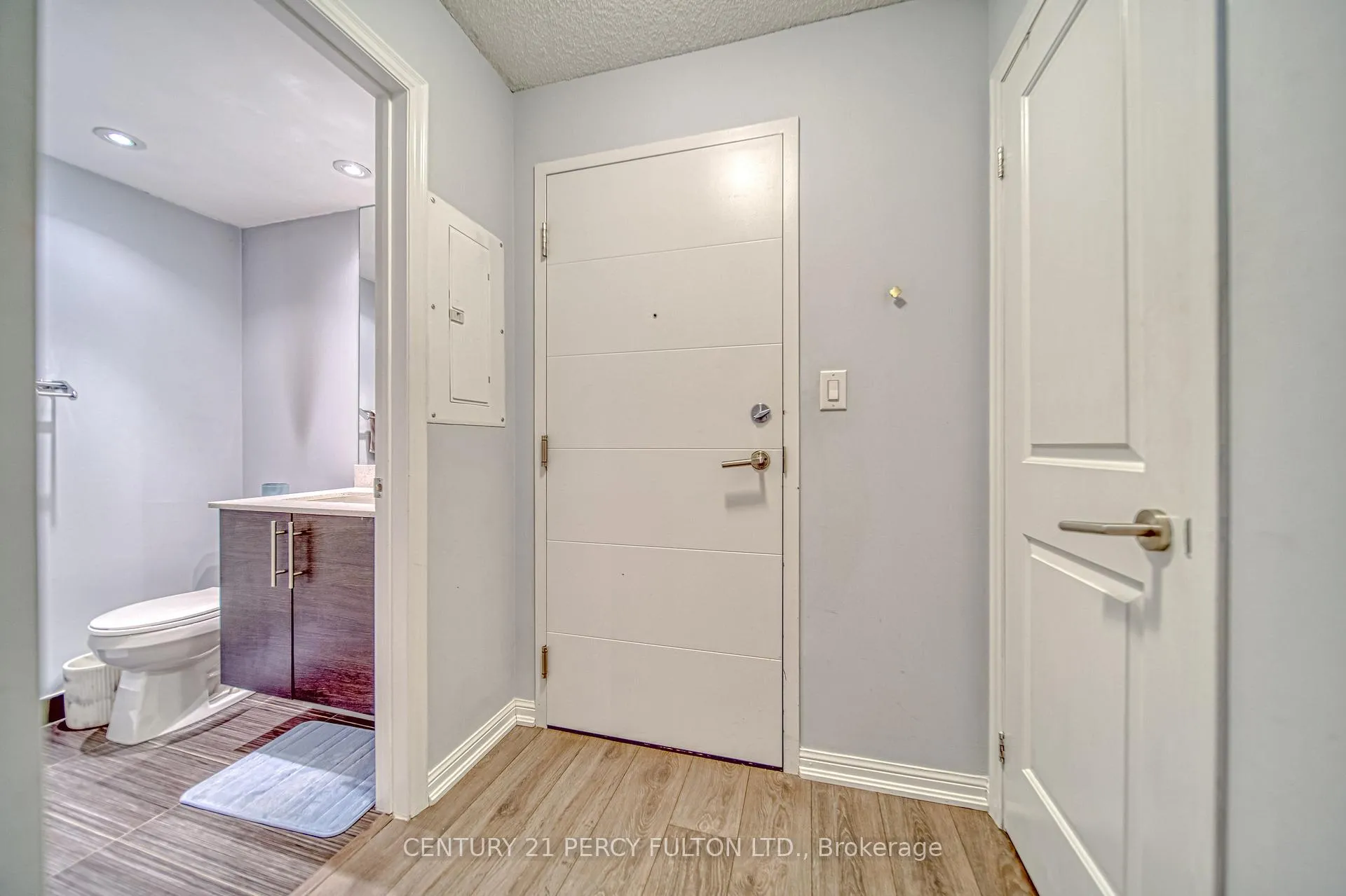 Photo 4 of Unit 510, 400 Adelaide Street E, Toronto, Moss Park — HOMEH