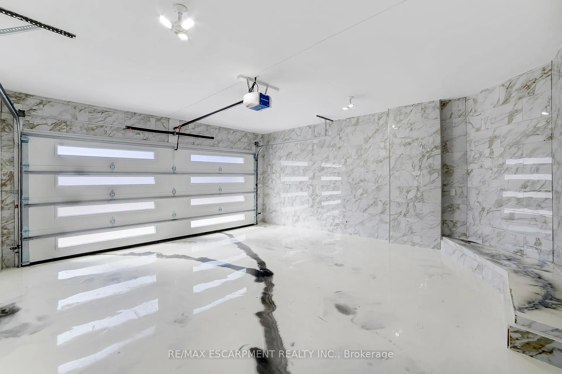 Photo 5 of 111 Vineberg Drive, Hamilton, Allison — HOMEH