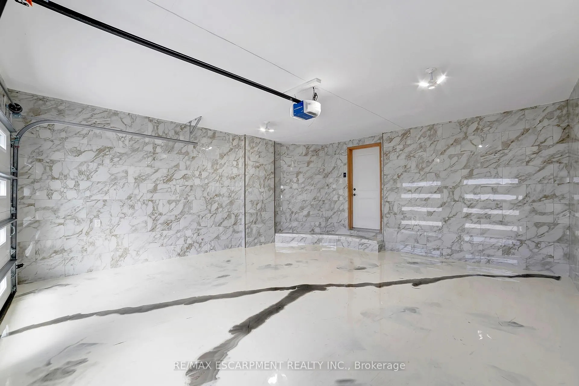 Photo 6 of 111 Vineberg Drive, Hamilton, Allison — HOMEH