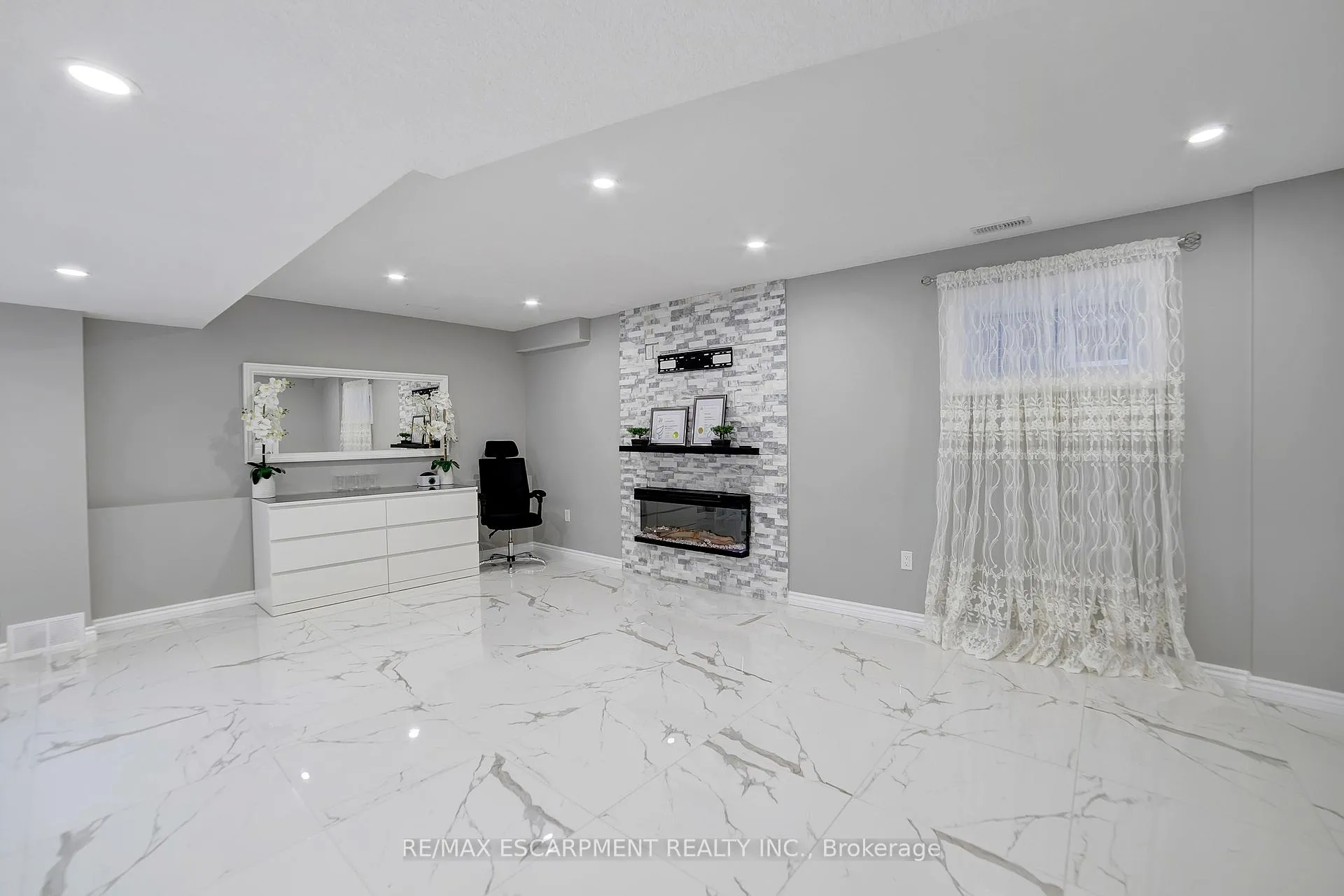 Photo 23 of 111 Vineberg Drive, Hamilton, Allison — HOMEH