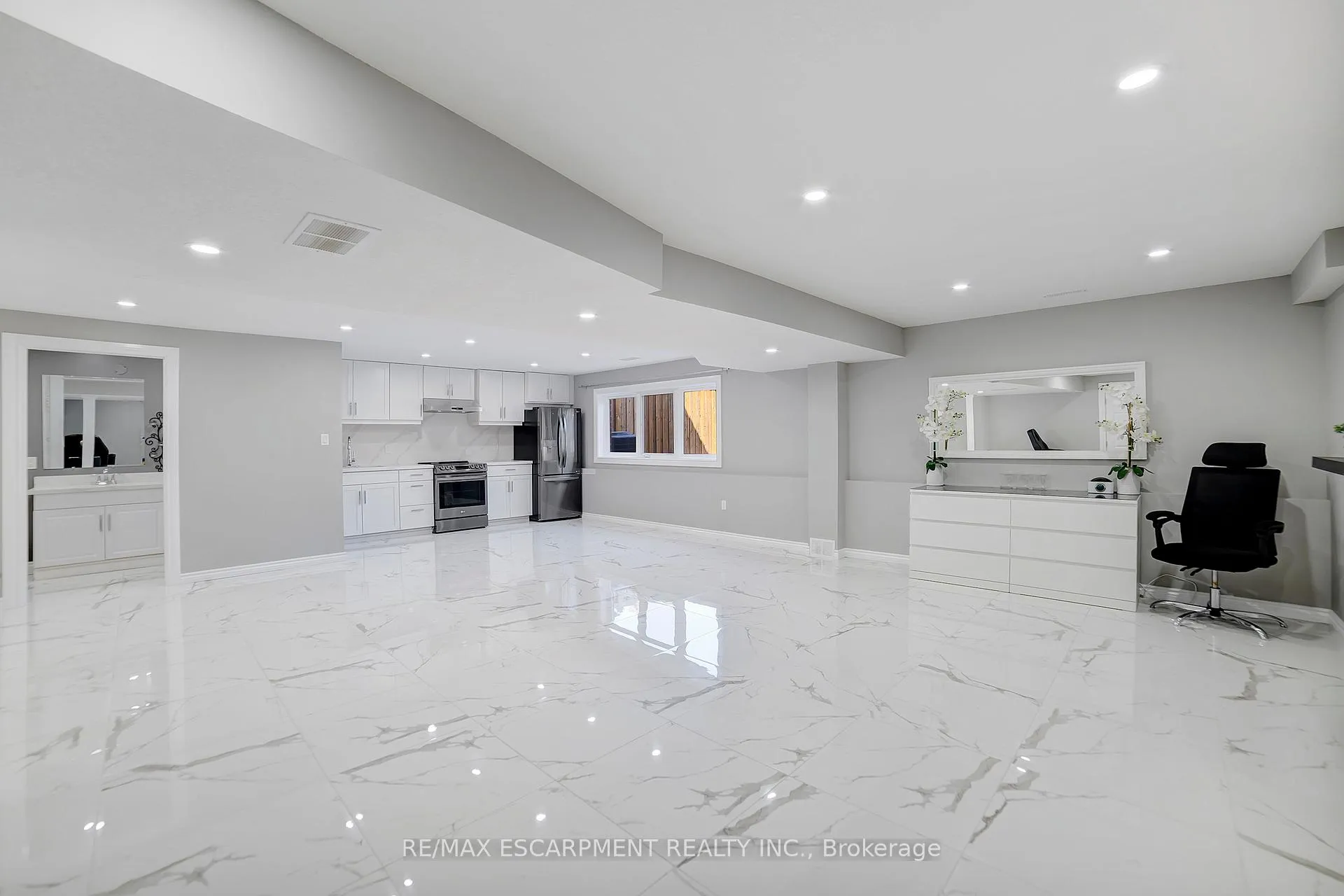 Photo 24 of 111 Vineberg Drive, Hamilton, Allison — HOMEH