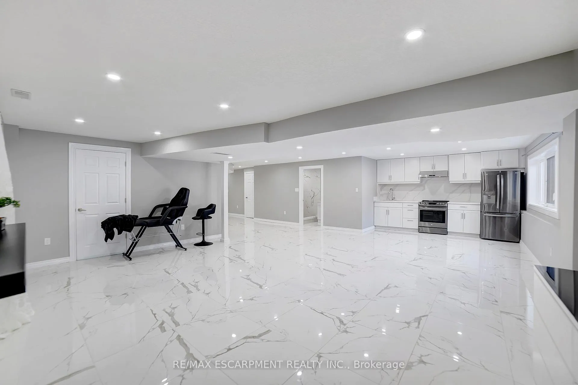 Photo 25 of 111 Vineberg Drive, Hamilton, Allison — HOMEH
