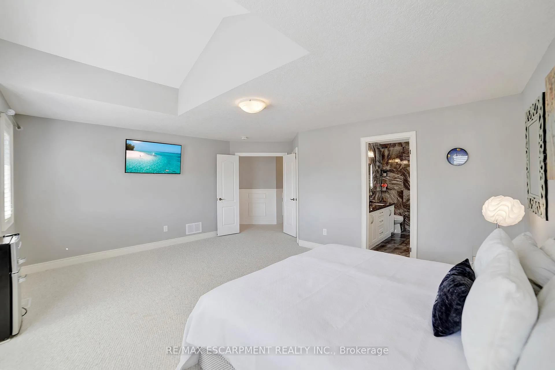 Photo 34 of 111 Vineberg Drive, Hamilton, Allison — HOMEH