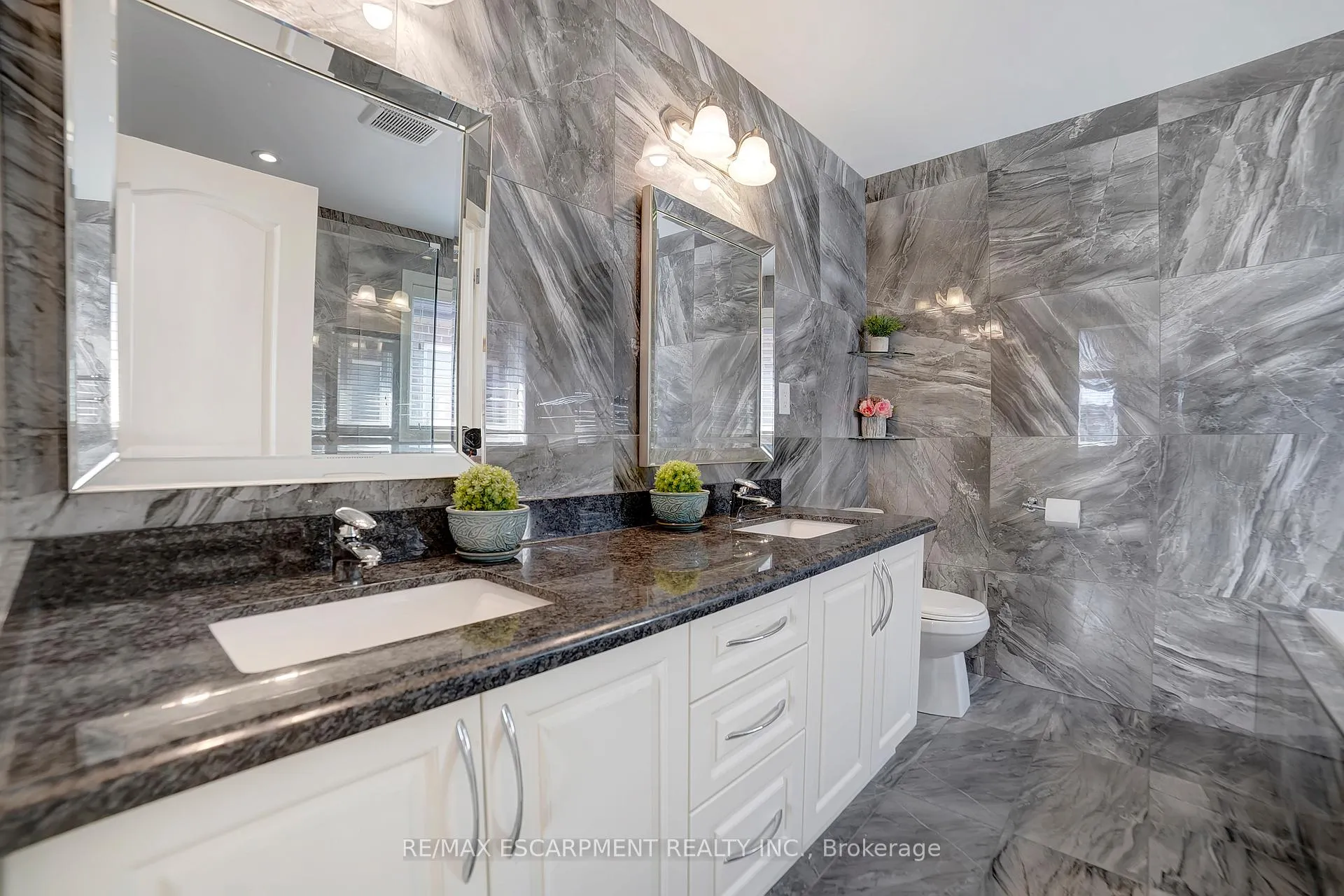 Photo 35 of 111 Vineberg Drive, Hamilton, Allison — HOMEH