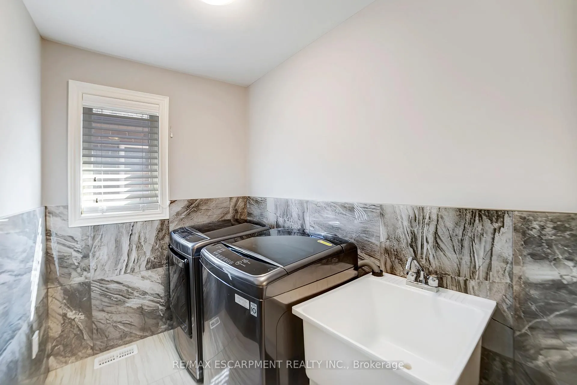 Photo 39 of 111 Vineberg Drive, Hamilton, Allison — HOMEH