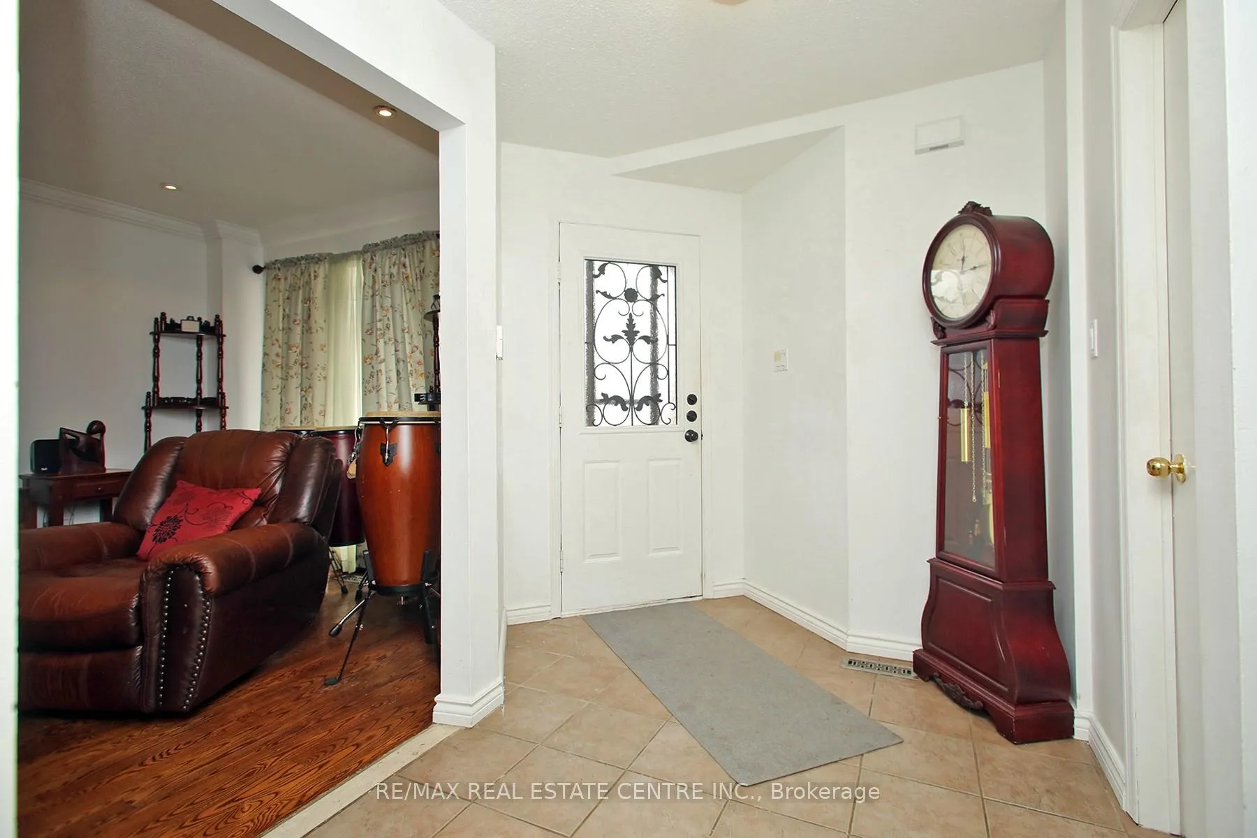 Photo 4 of 79 Barnes Drive, Ajax, Central — HOMEH