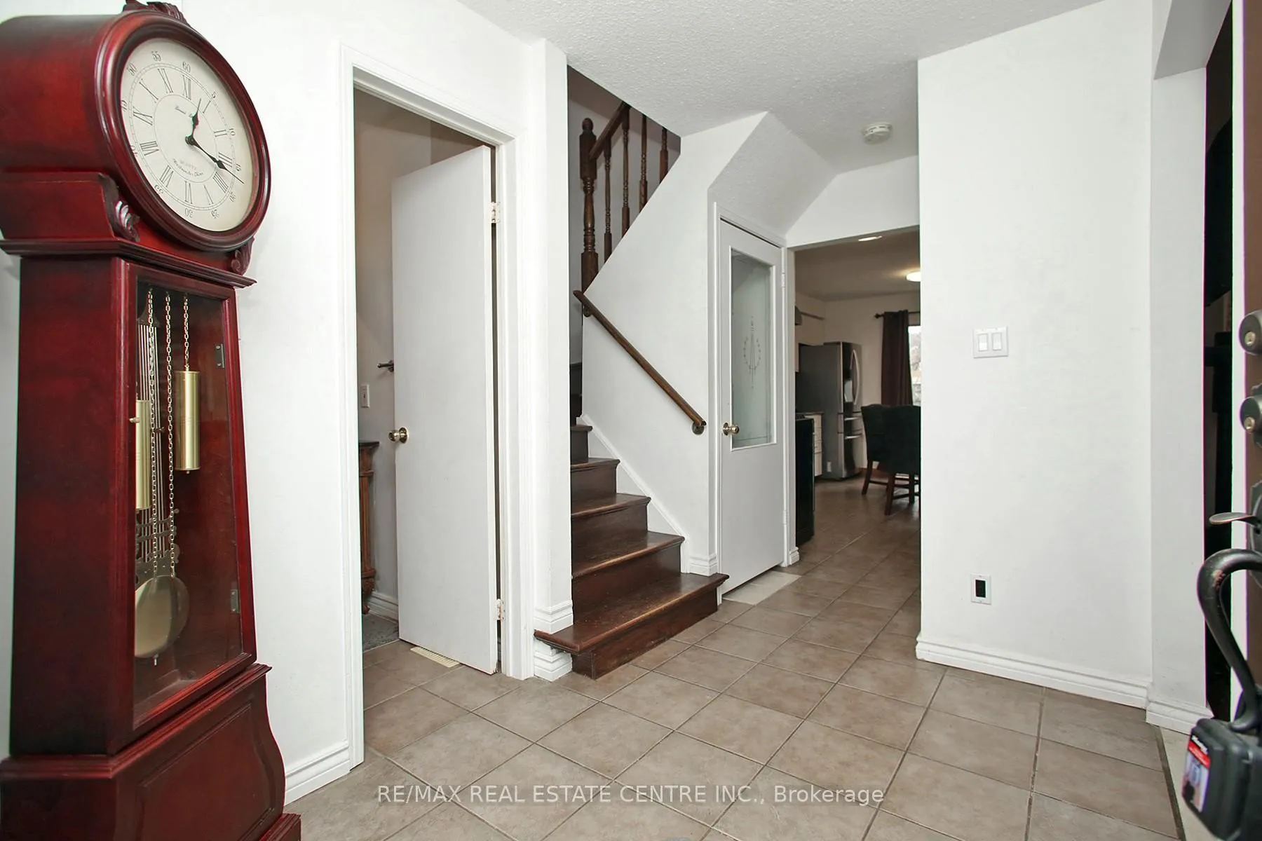 Photo 5 of 79 Barnes Drive, Ajax, Central — HOMEH