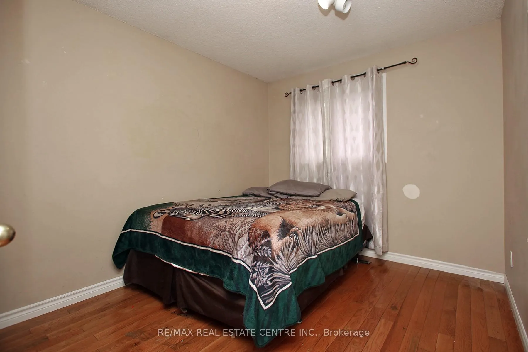 Photo 11 of 79 Barnes Drive, Ajax, Central — HOMEH
