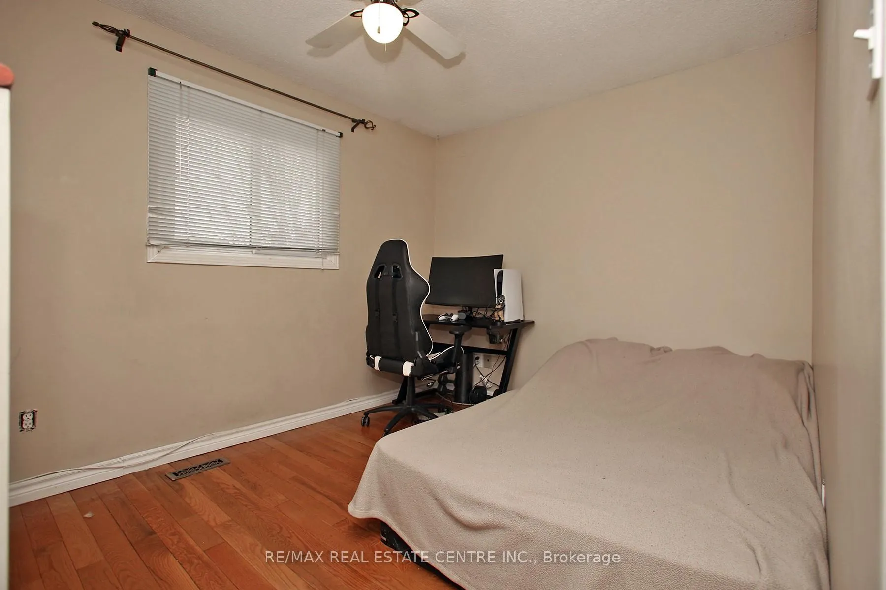 Photo 12 of 79 Barnes Drive, Ajax, Central — HOMEH
