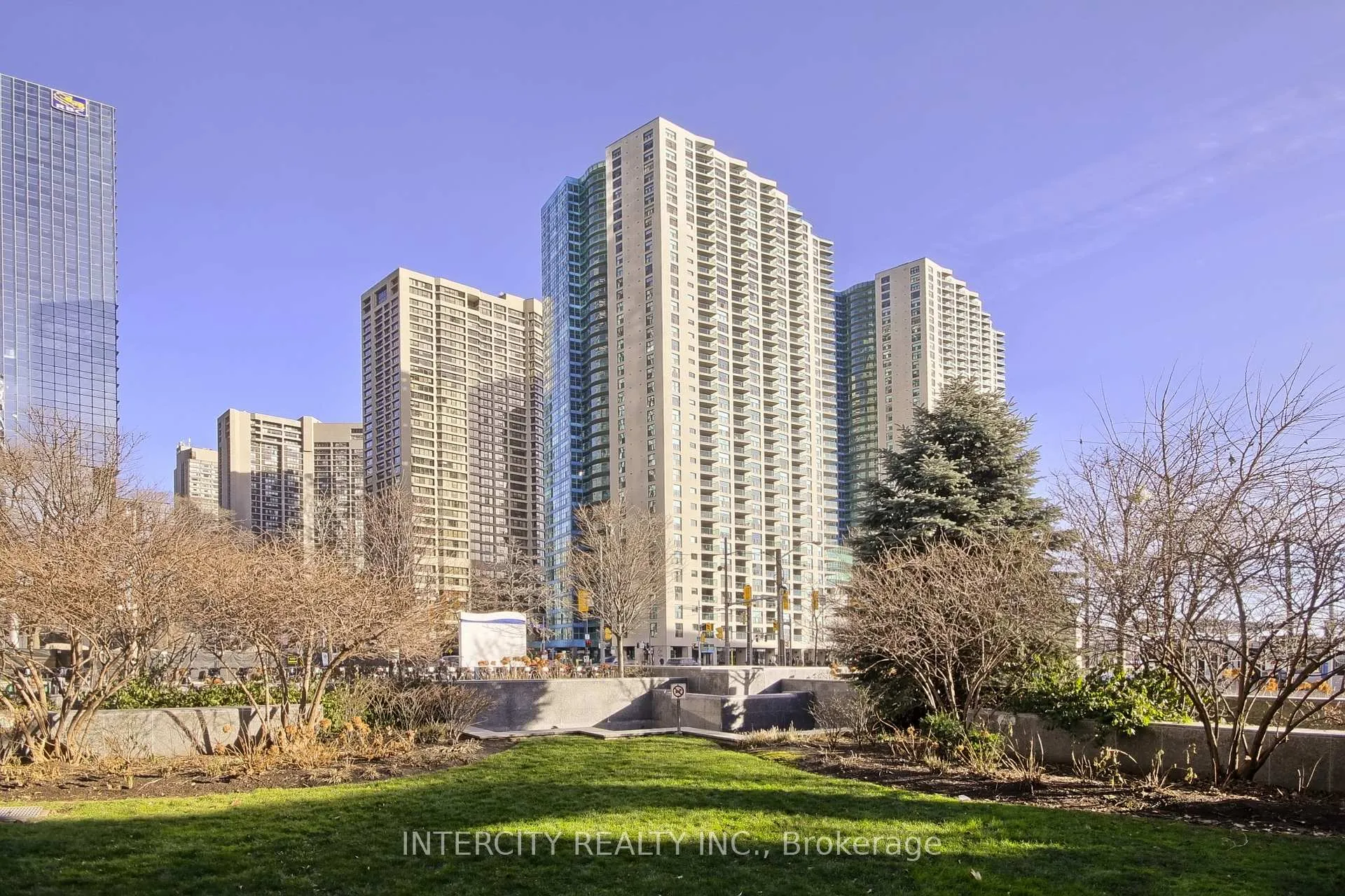 Photo 2 of Unit 402, 77 Harbour Square, Toronto, Waterfront Communities — HOMEH
