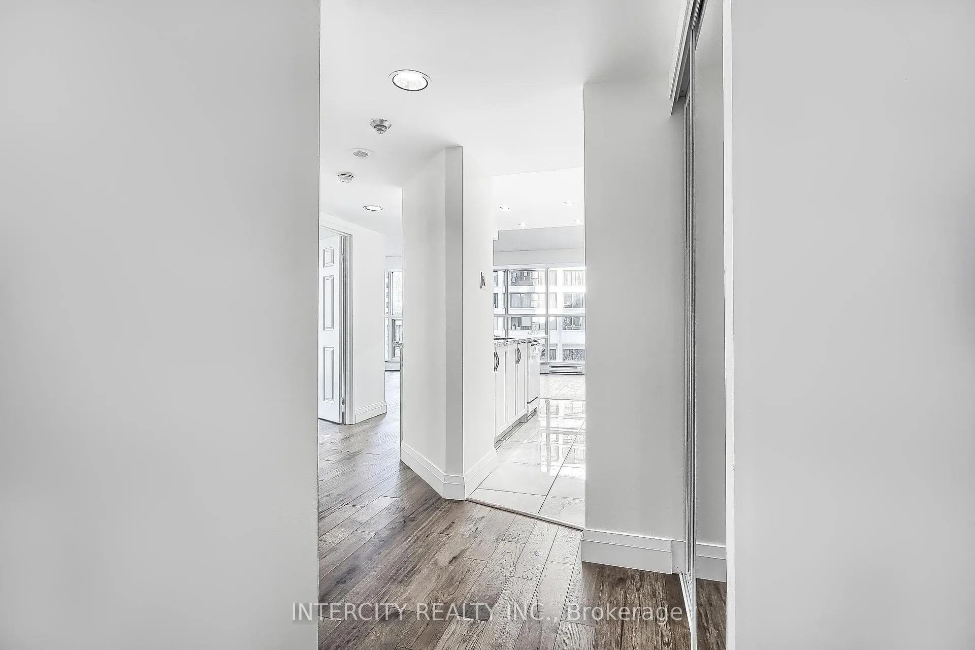 Photo 8 of Unit 402, 77 Harbour Square, Toronto, Waterfront Communities — HOMEH