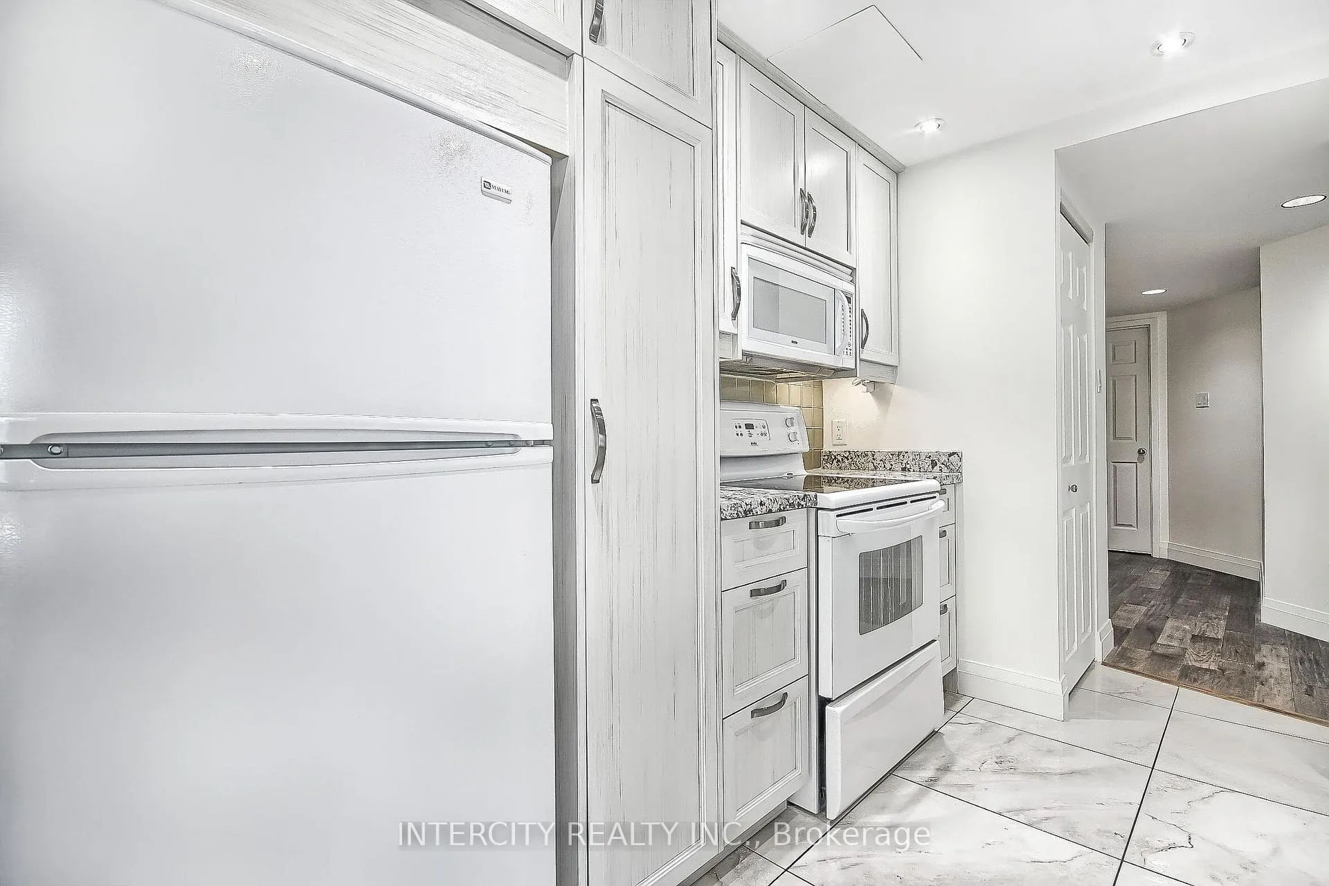 Photo 11 of Unit 402, 77 Harbour Square, Toronto, Waterfront Communities — HOMEH